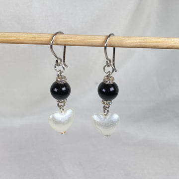 Earrings Black bead and Pearl heart design - Fatatun