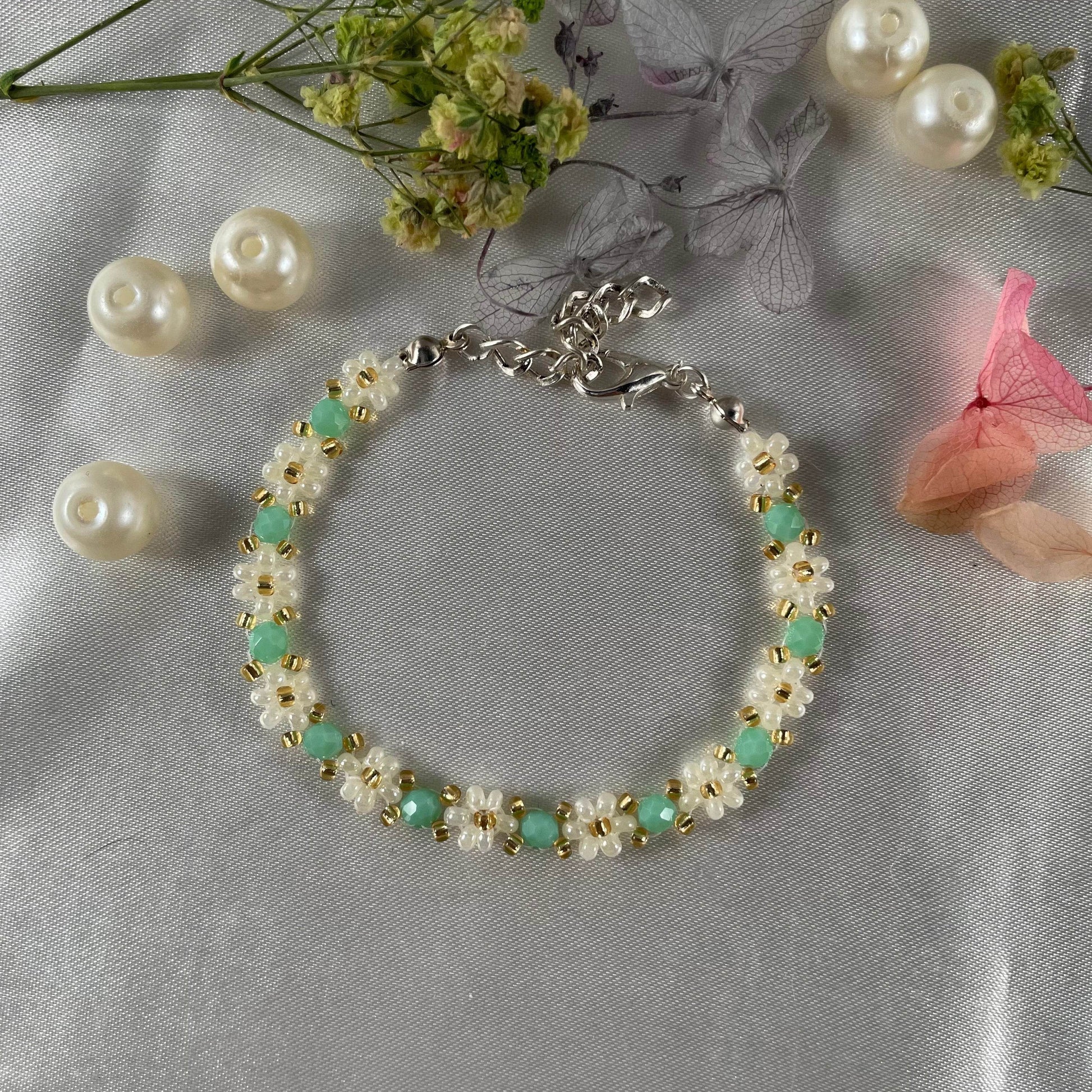 Daisy Flowers bracelet Crystal Ocean Green, Off-White & Golden seed beads - Fatatun