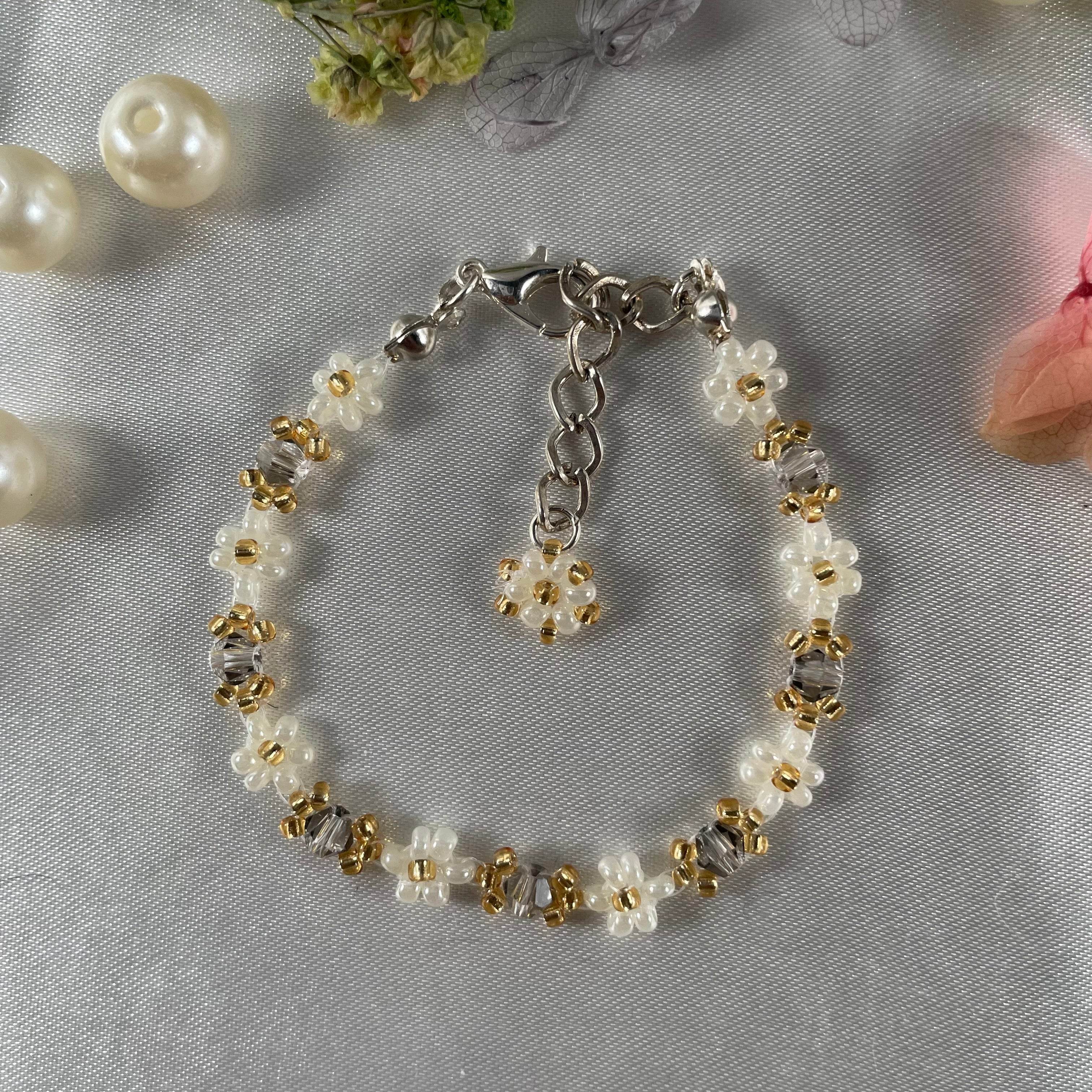 Daisy Flowers bracelet Bicon Crystal| Grey and Off-White with Golden seed beads - Fatatun