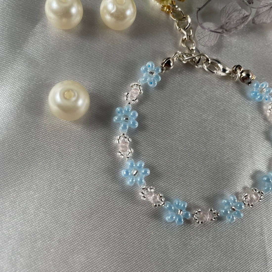 Daisy Flowers bracelet Rondella Crystal | Light Pink Crystal Light Blue and Silver line seed beads - Fatatun