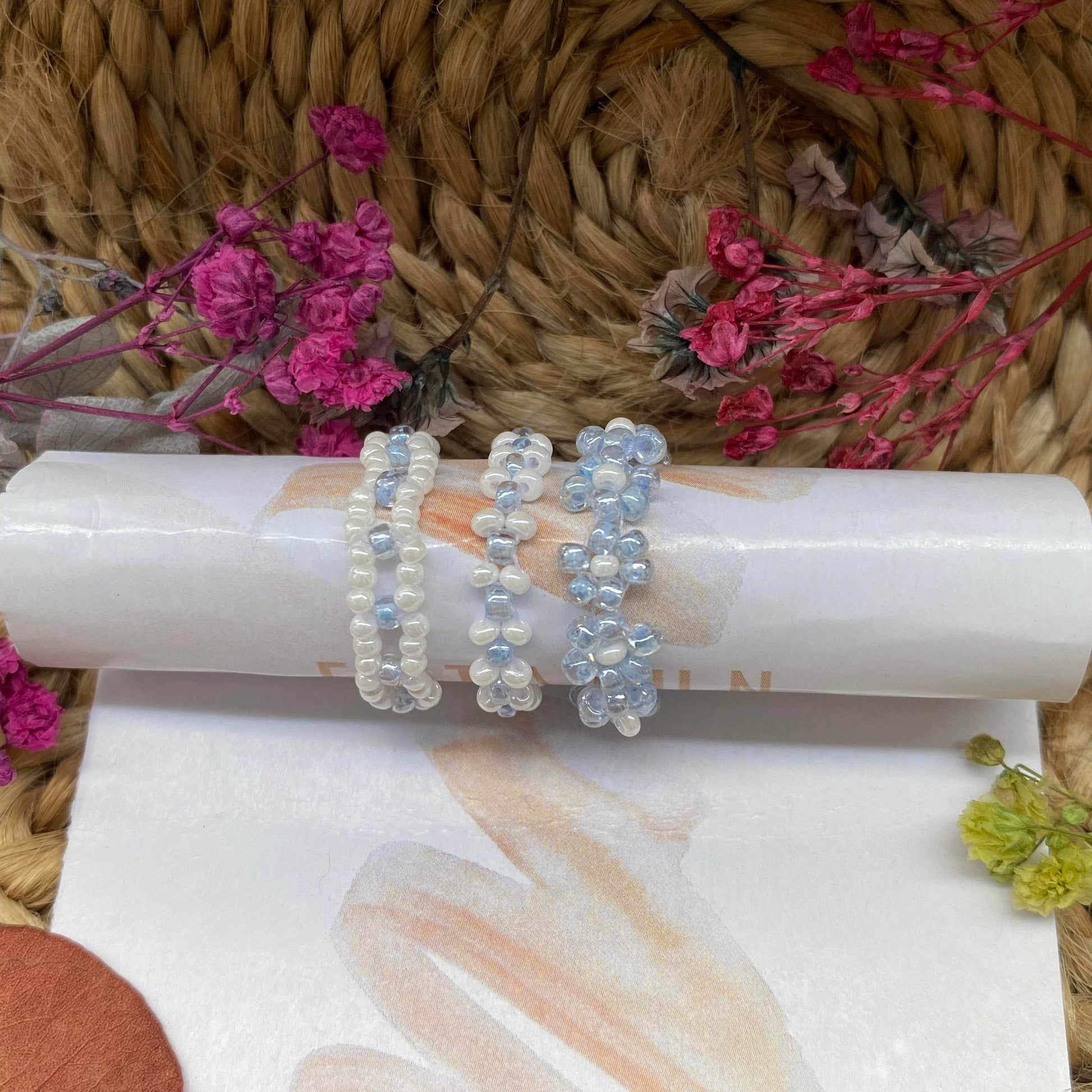 Ice blue and white daisy rings set of 3 - Fatatun