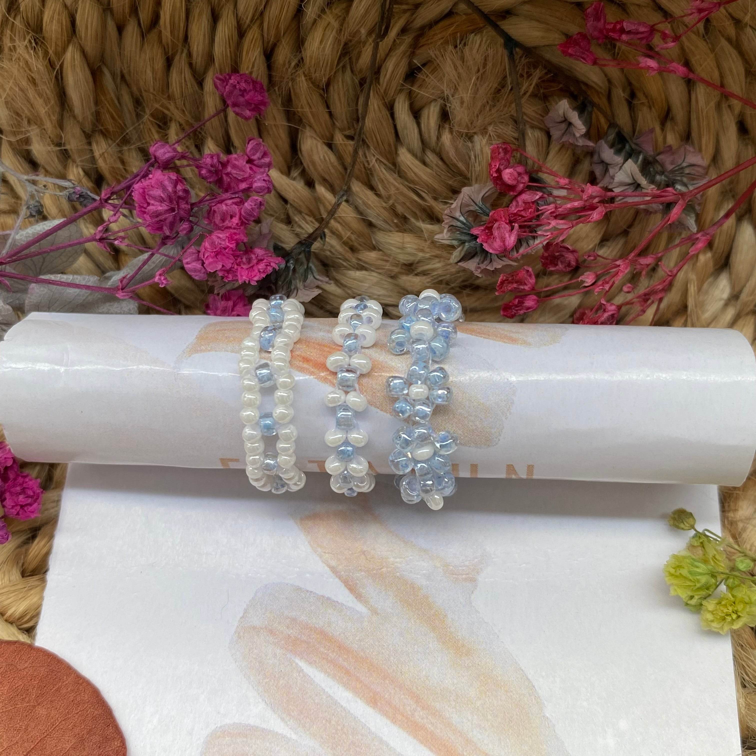 Ice blue and white daisy rings set of 3 - Fatatun