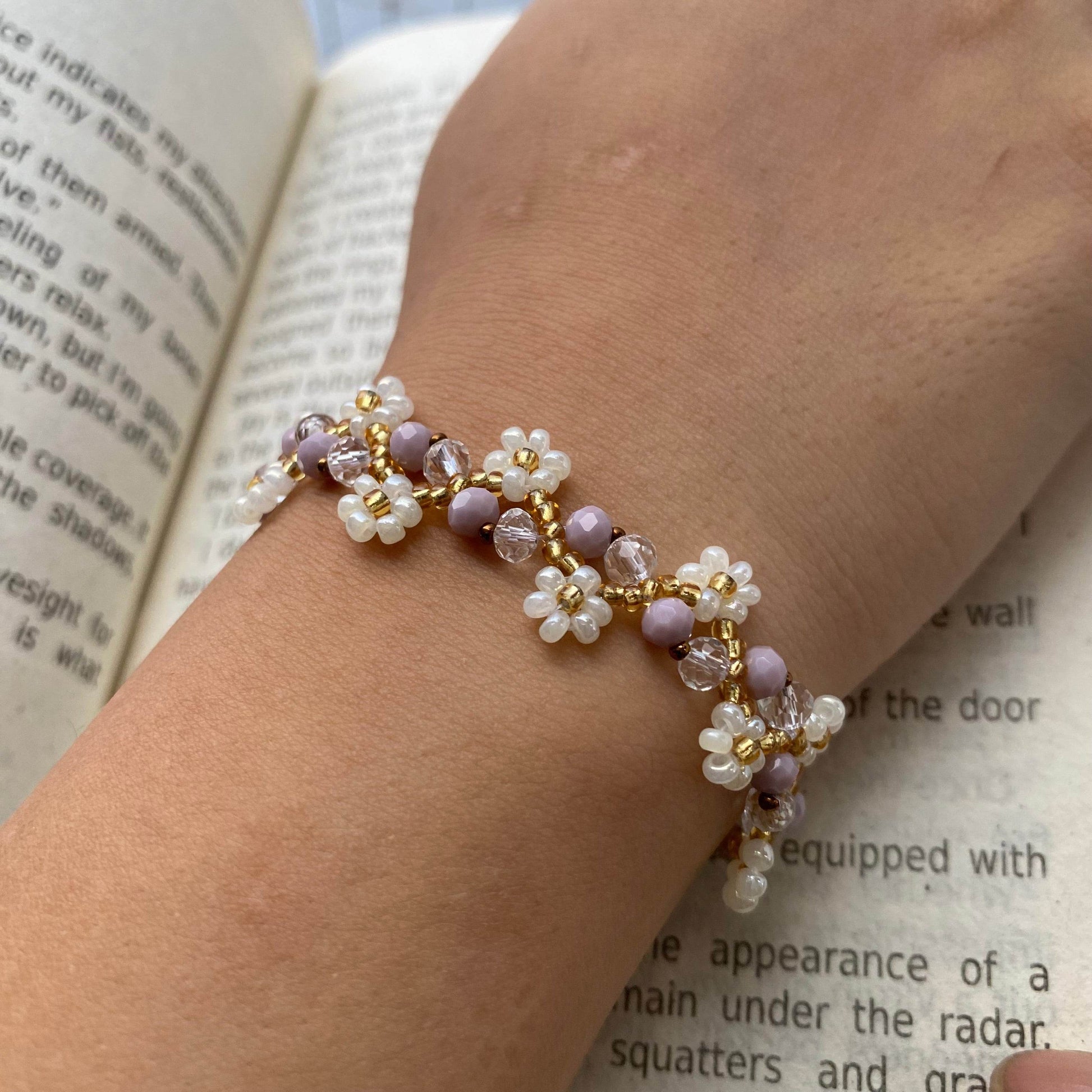 Daisy Flower Bracelet| Lilac & Crystal | Double Daisy Design - Fatatun