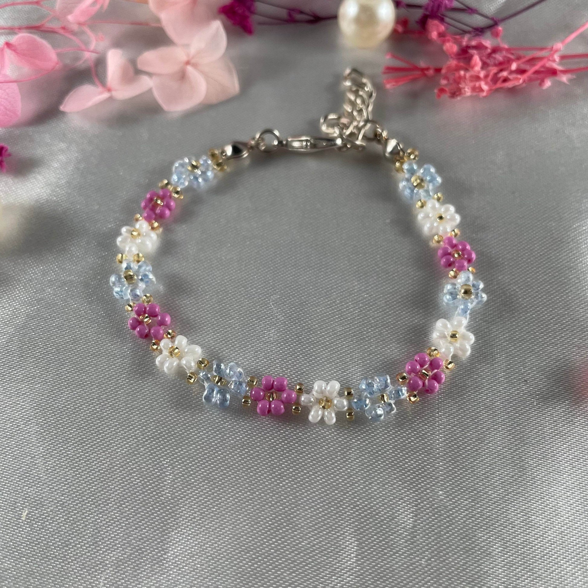 Daisy Flowers bracelet, made with Pastel Pink , Light Blue, White Colour, Golden bead finishing - Fatatun