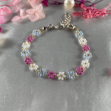 Daisy Flowers bracelet, made with Pastel Pink , Light Blue, White Colour, Golden bead finishing - Fatatun