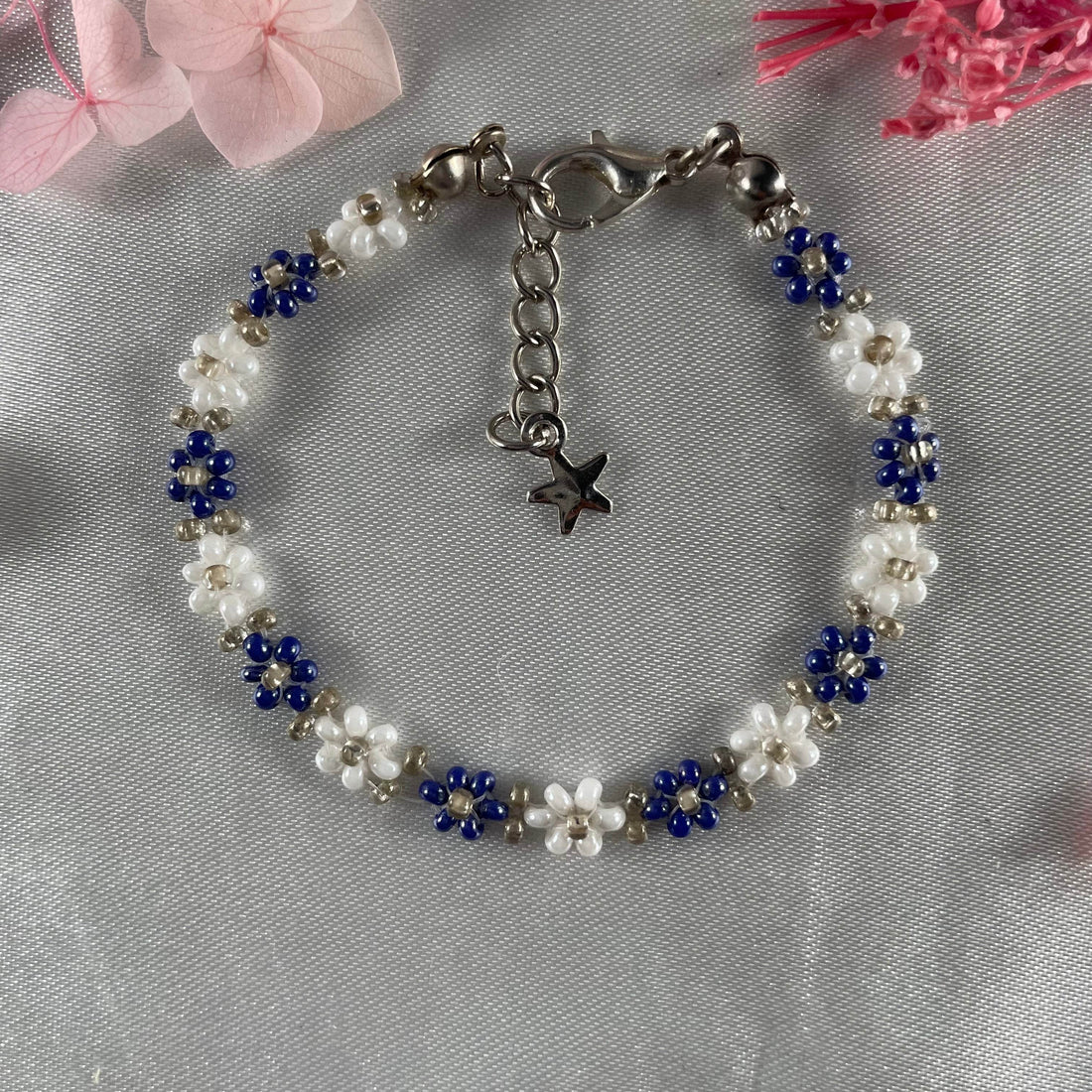 Daisy Flowers bracelet | Navy blue, White with Golden seed bead finishing - Fatatun