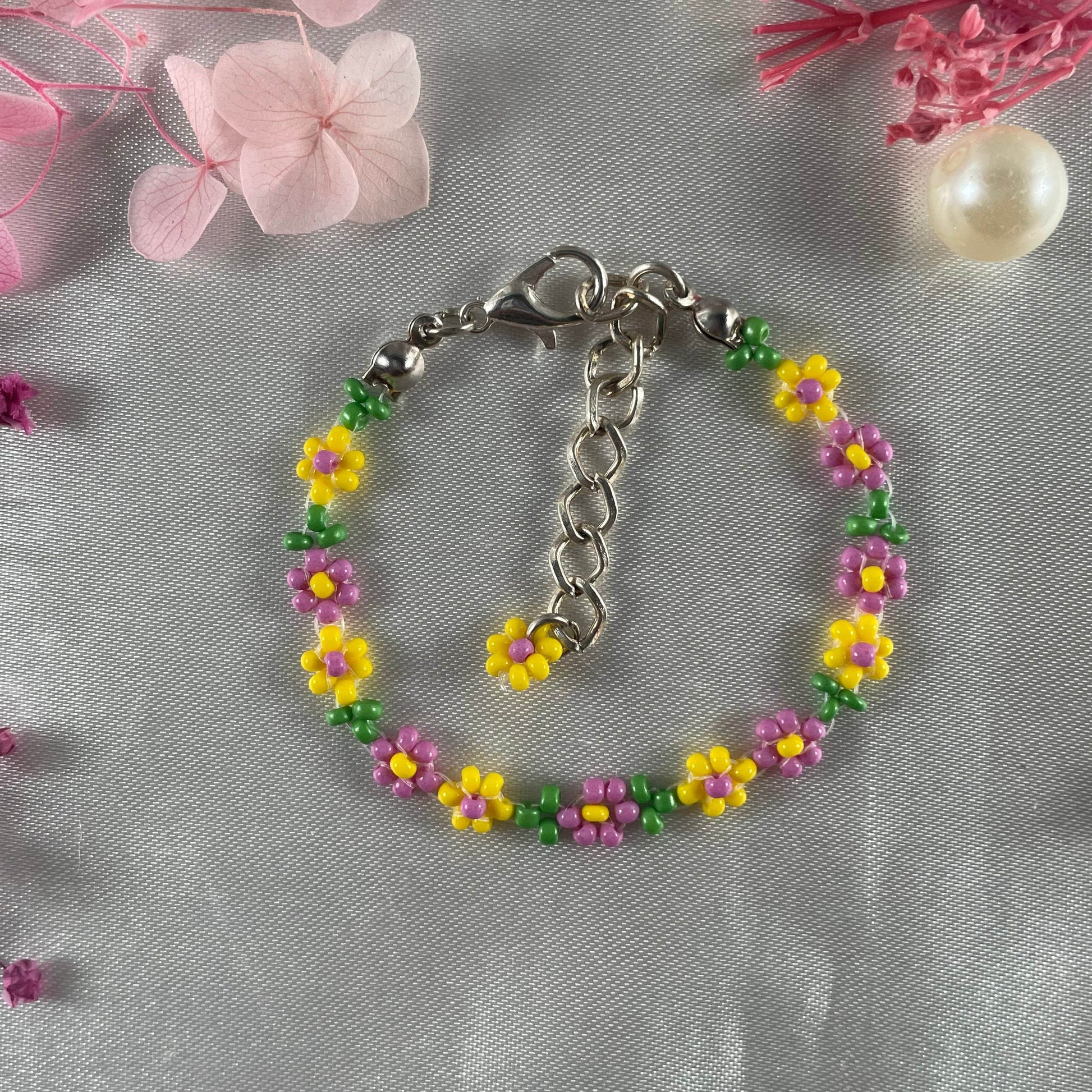 Daisy Flowers bracelet, made with Pastel Pink and Yellow Colour, Green bead finishing - Fatatun