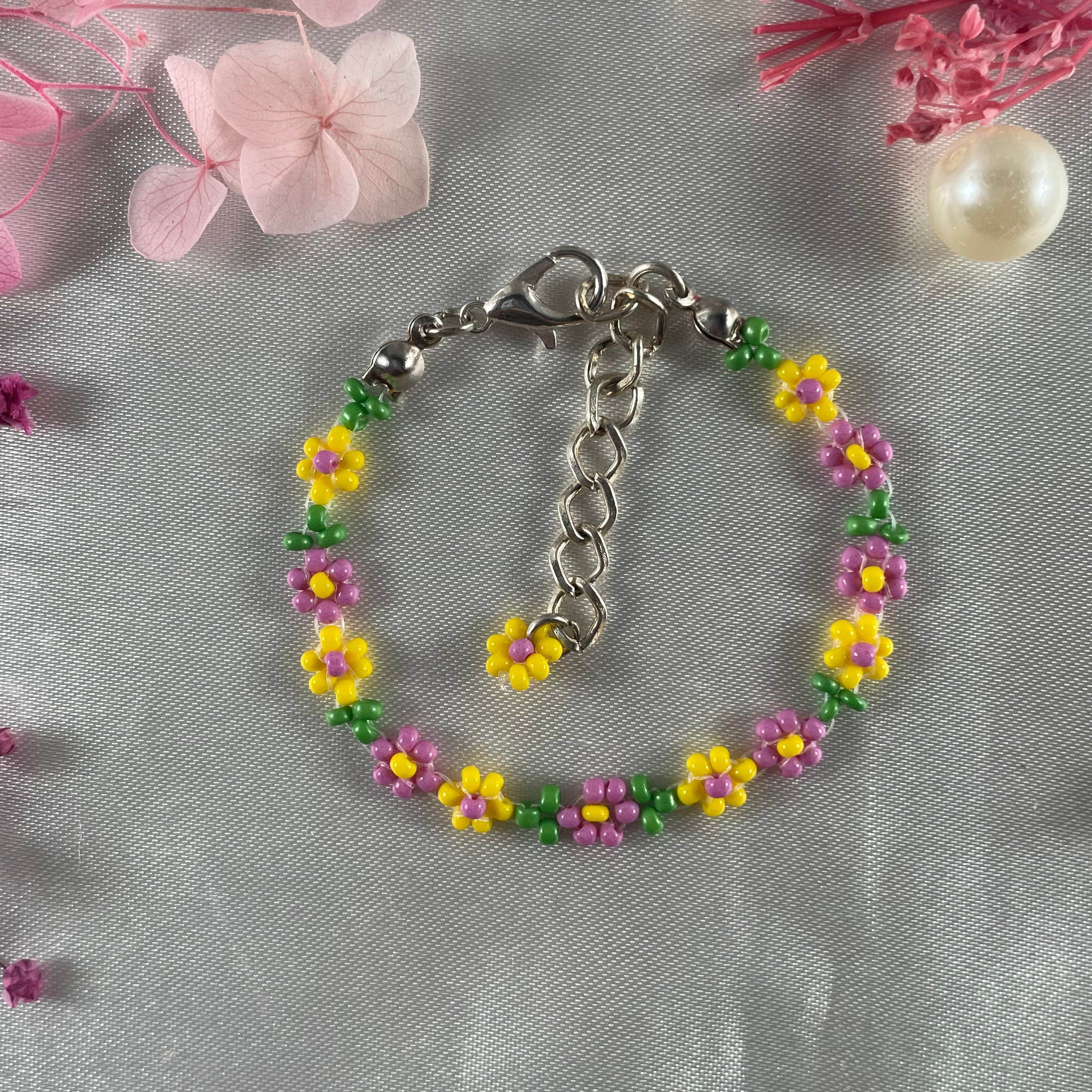 Daisy Flowers bracelet, made with Pastel Pink and Yellow Colour, Green bead finishing - Fatatun