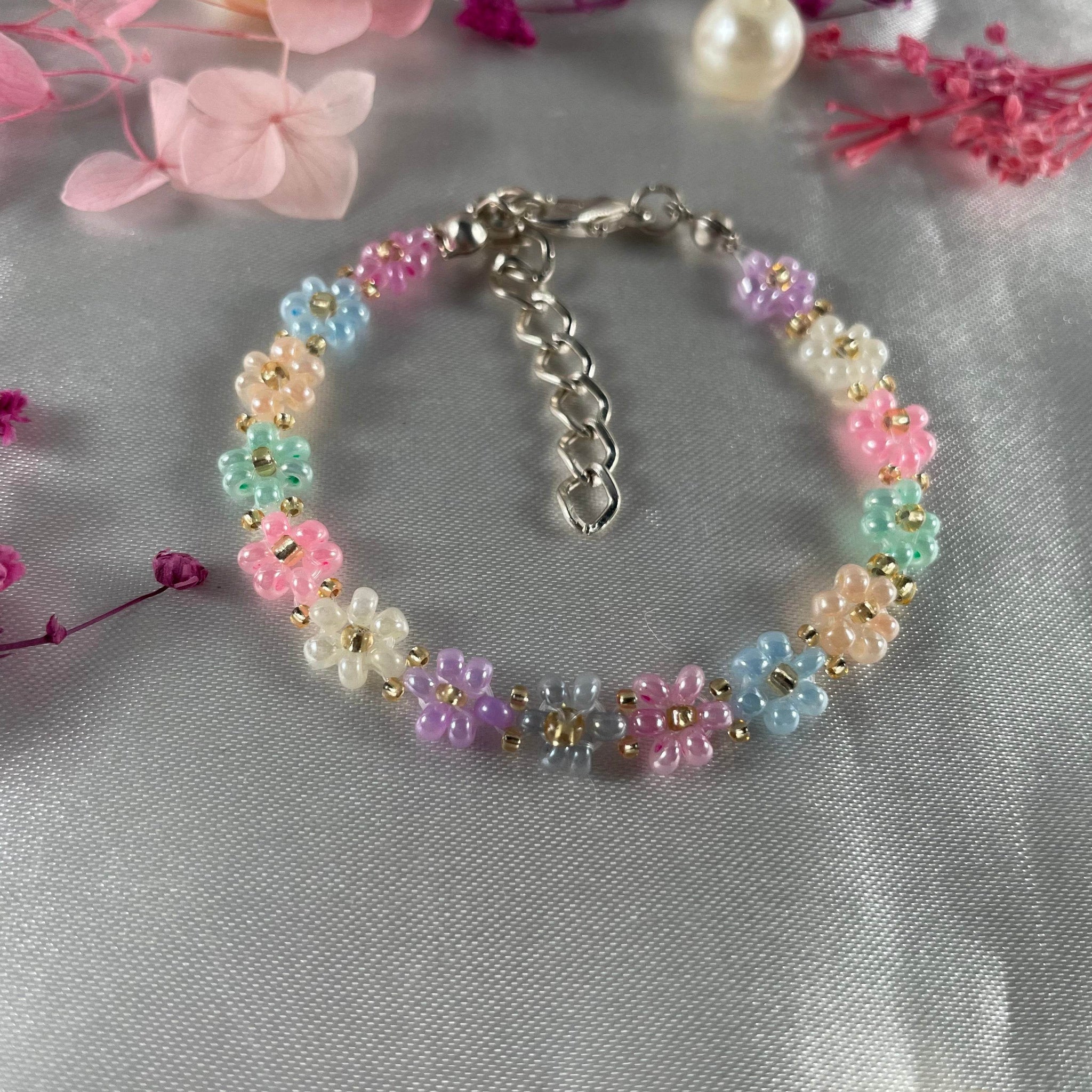 Daisy Flowers bracelet, Multi Colour Golden seed bead design - Fatatun