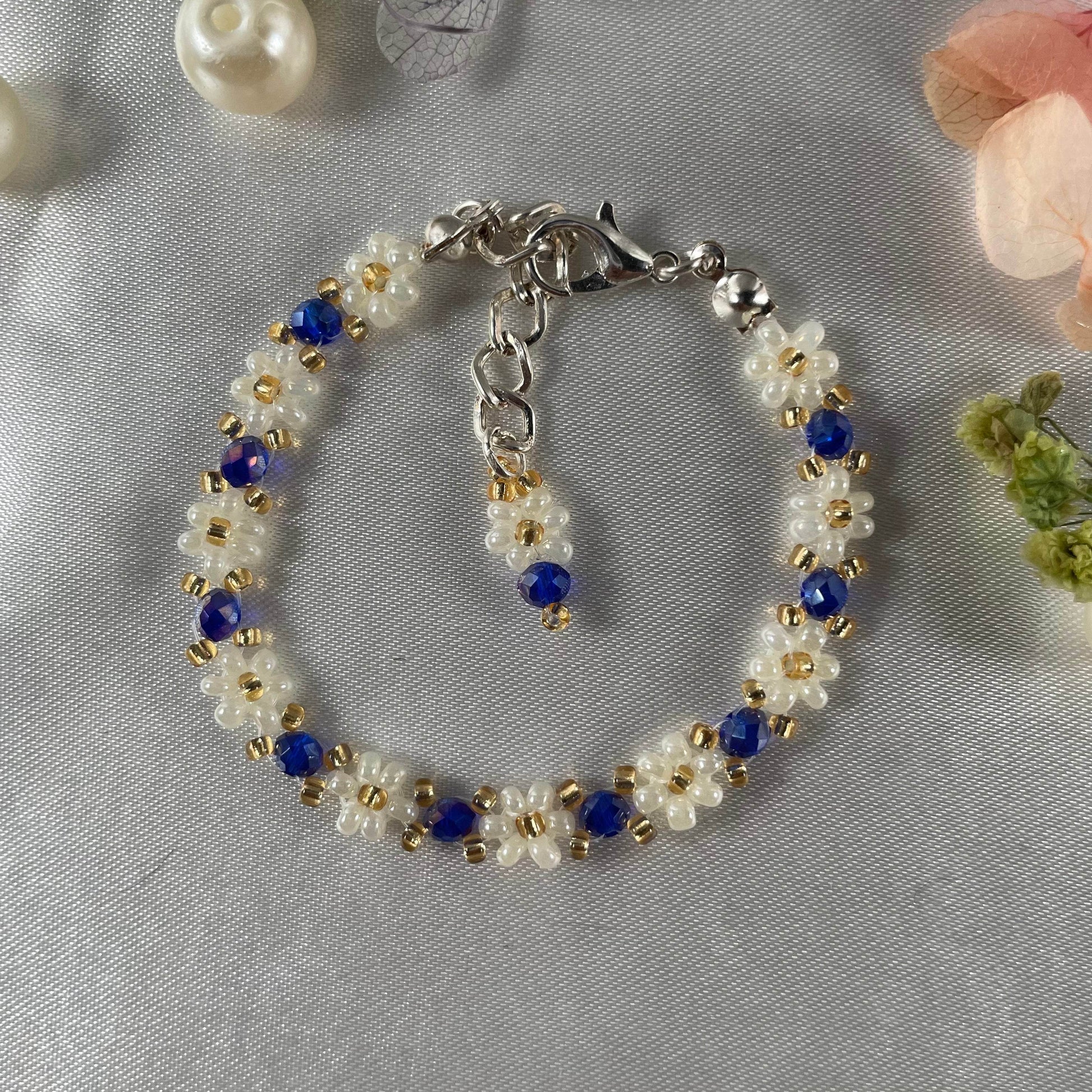 Daisy Flowers bracelet Rondella Crystal | Royal Blue with Off-White & Golden seed beads - Fatatun