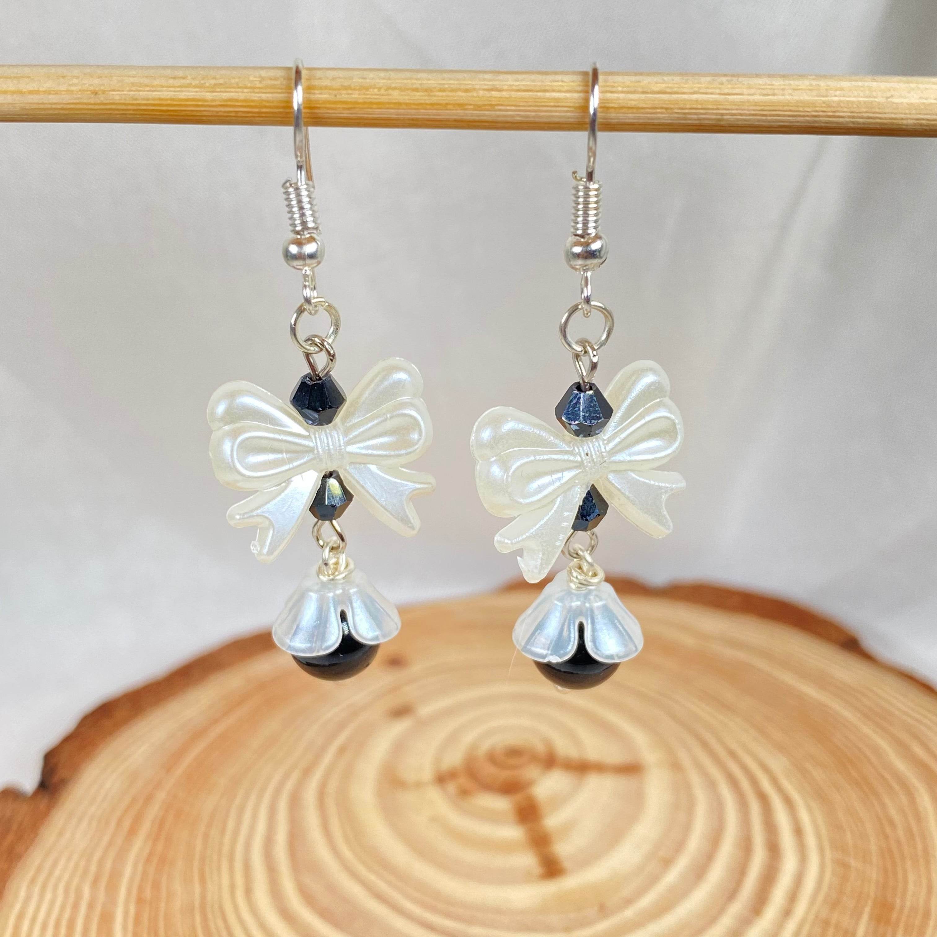 Bow Design earrings | Handmade - Fatatun