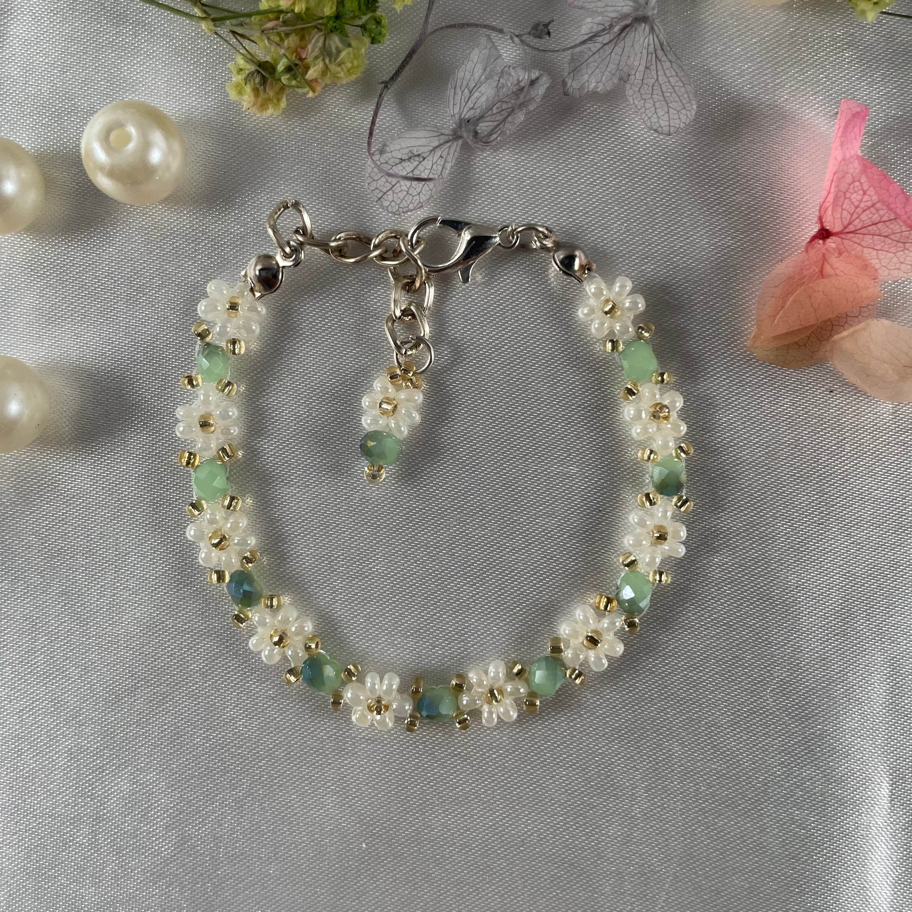 Daisy Flowers bracelet Rondella Crystal | Dual shade Ocean Green, Off-White and Golden seed beads - Fatatun