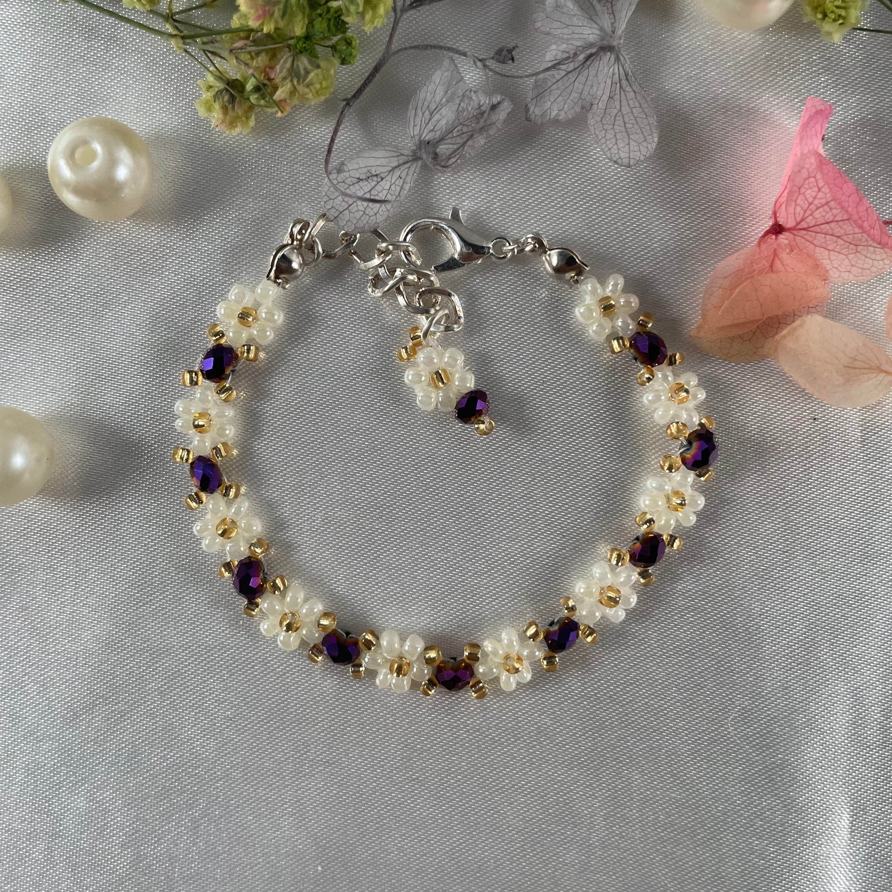 Daisy Flowers bracelet Rondella Crystal | Dark purple, Off-White with Golden seed beads - Fatatun