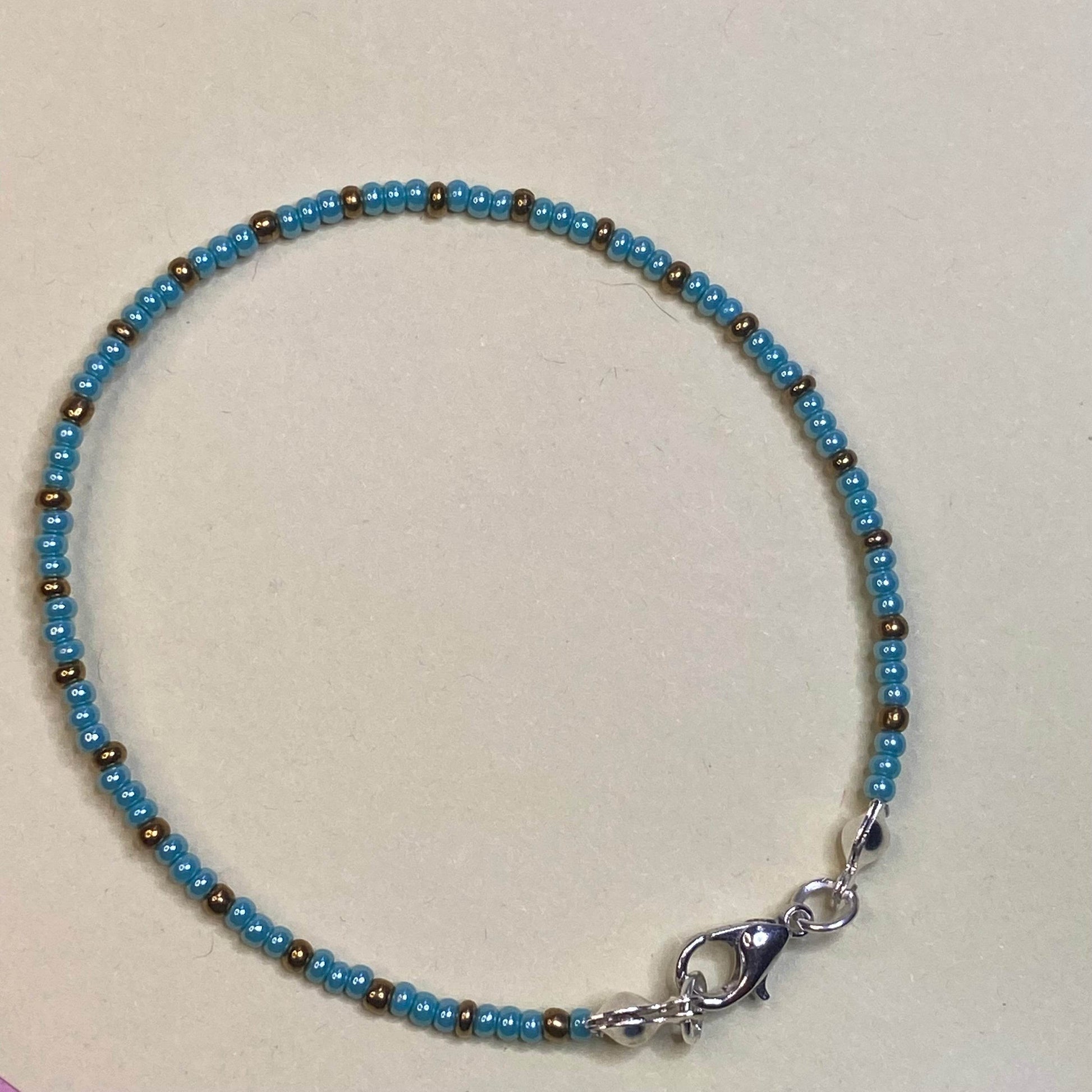 Minimal Seed Beads bracelet | Note its single line - Fatatun