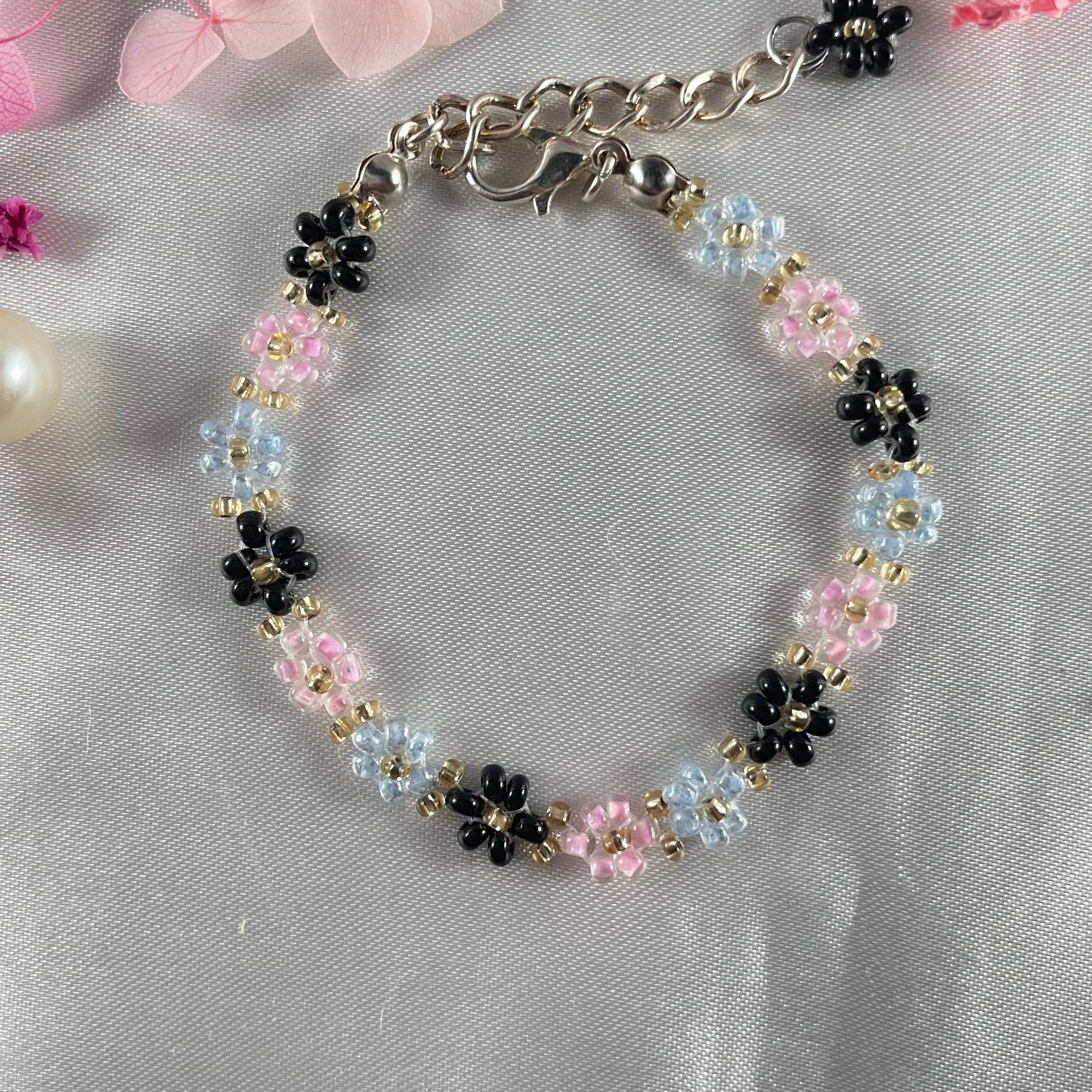 Daisy Flowers bracelet, made with rose Pink , Light Blue, black Colour, Golden bead finishing - Fatatun