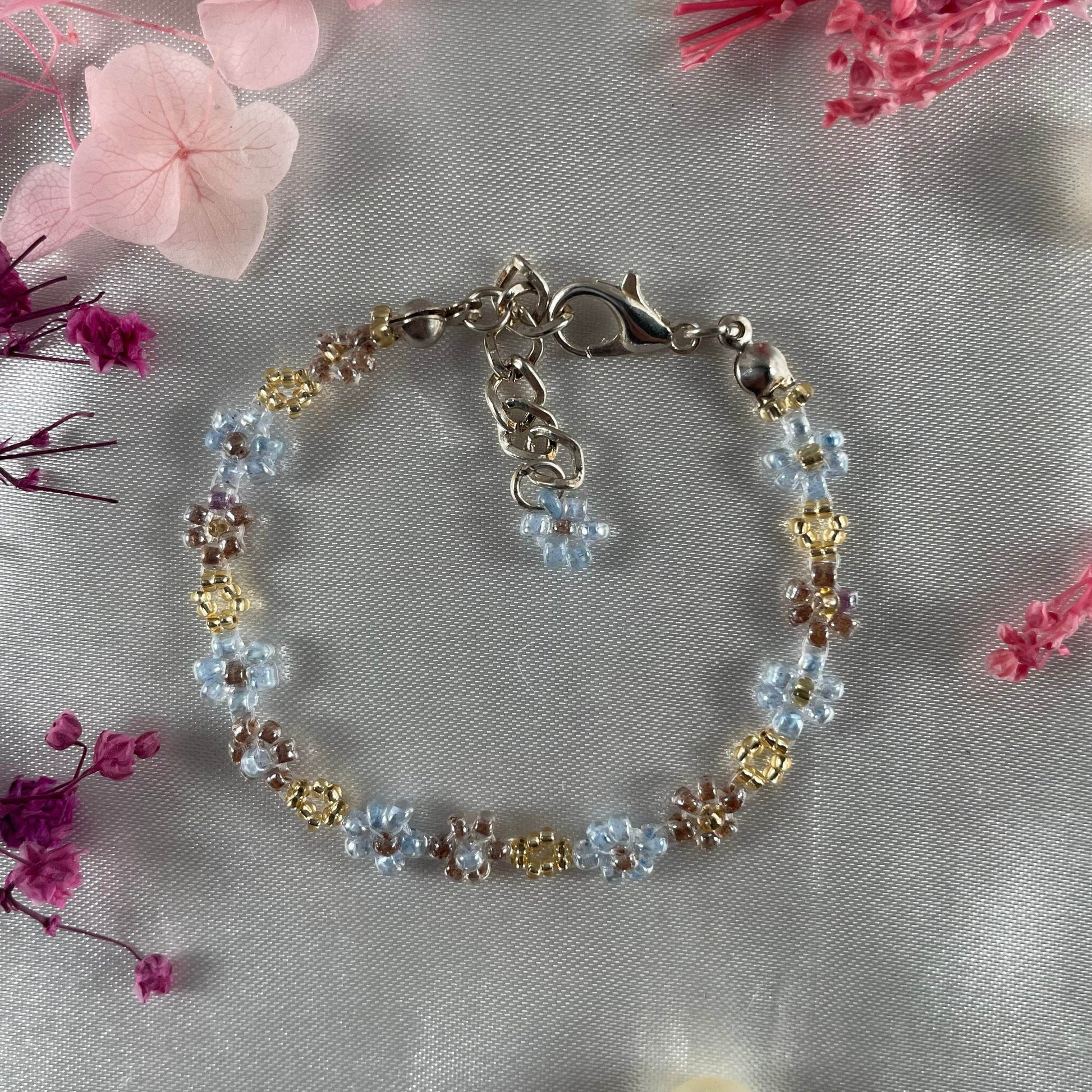 Daisy Flowers bracelet | pastel Blue, Light brown, golden finish - Fatatun