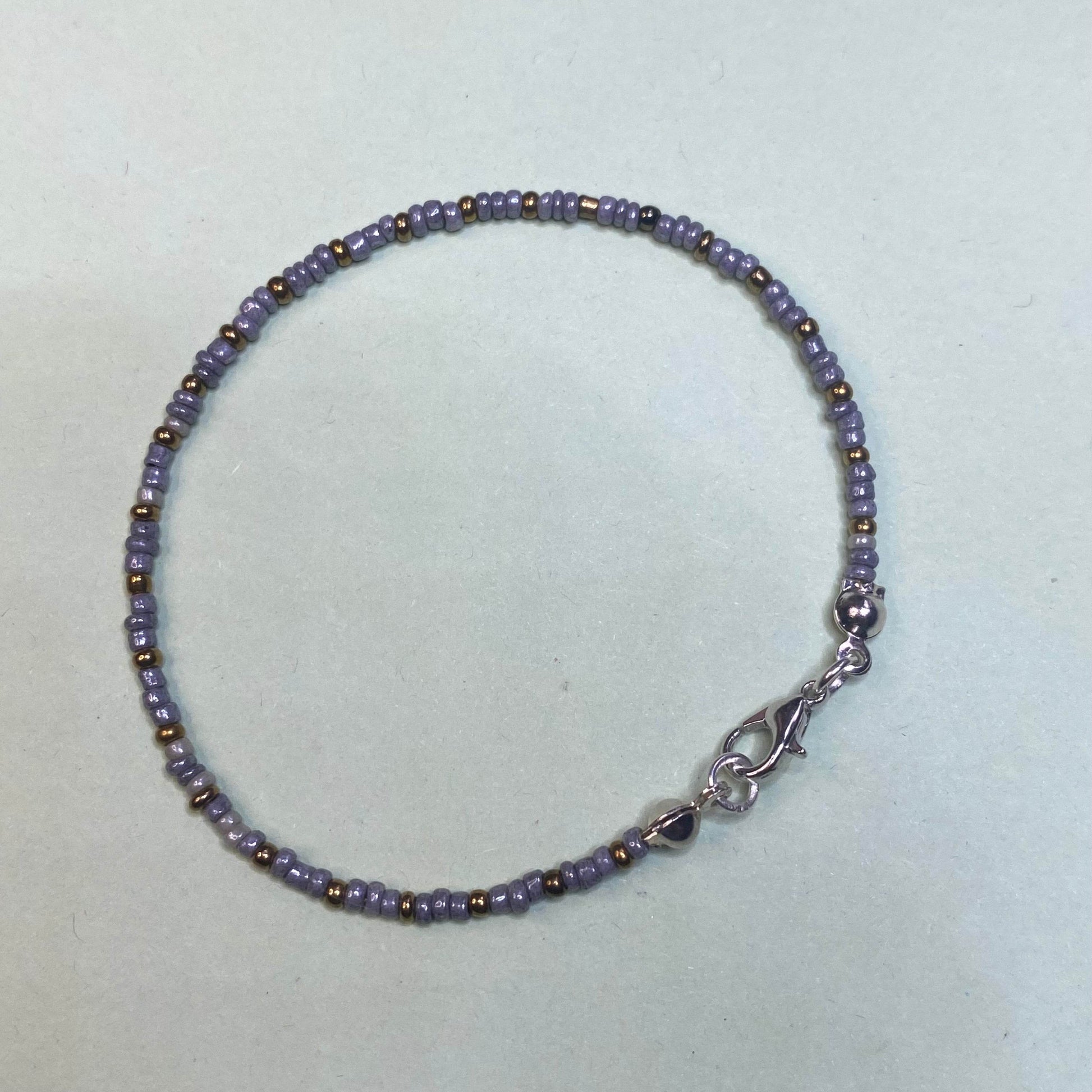 Minimal Seed Beads bracelet | Note its single line - Fatatun