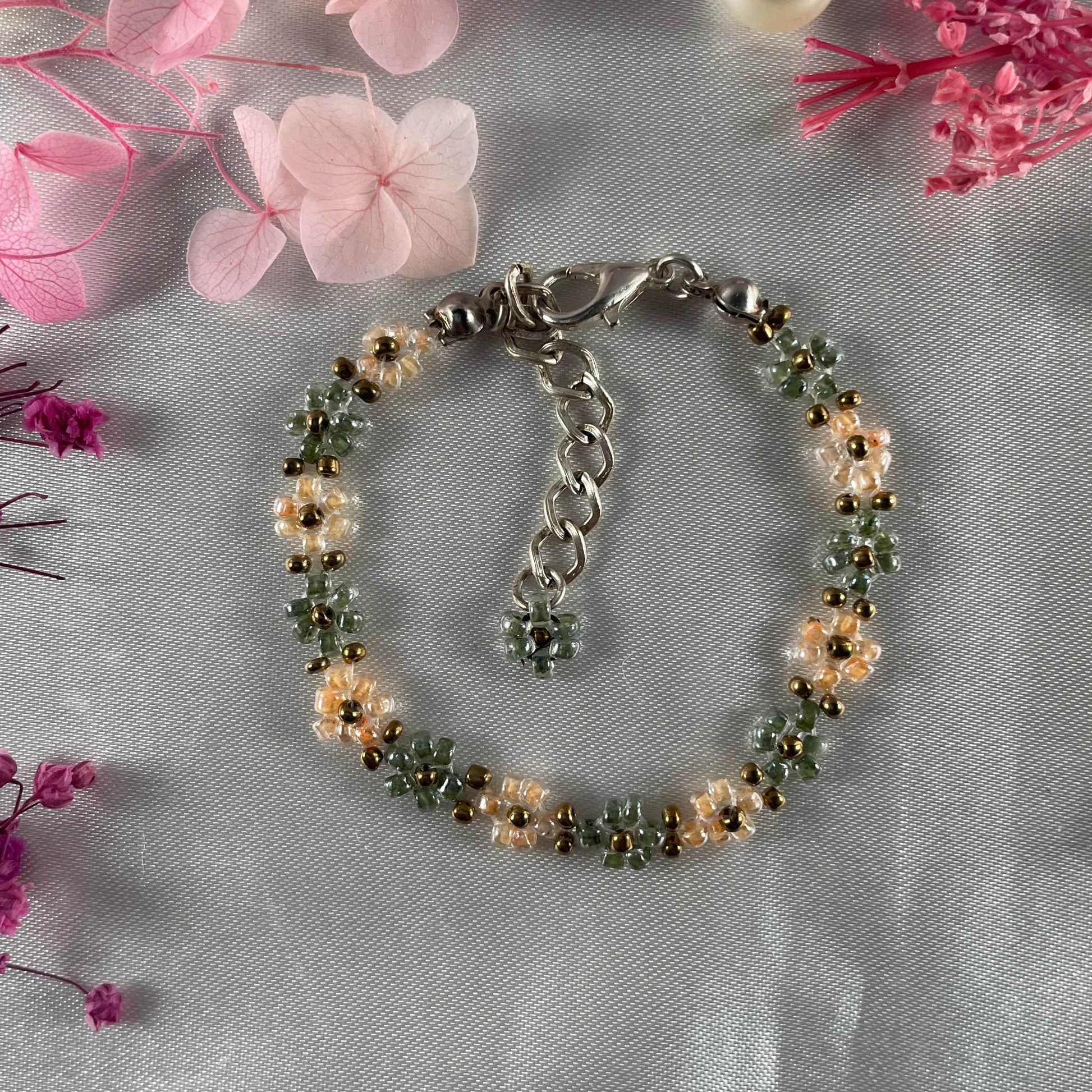Daisy Flowers bracelet | Olives green and peach with Golden seed bead finishing - Fatatun