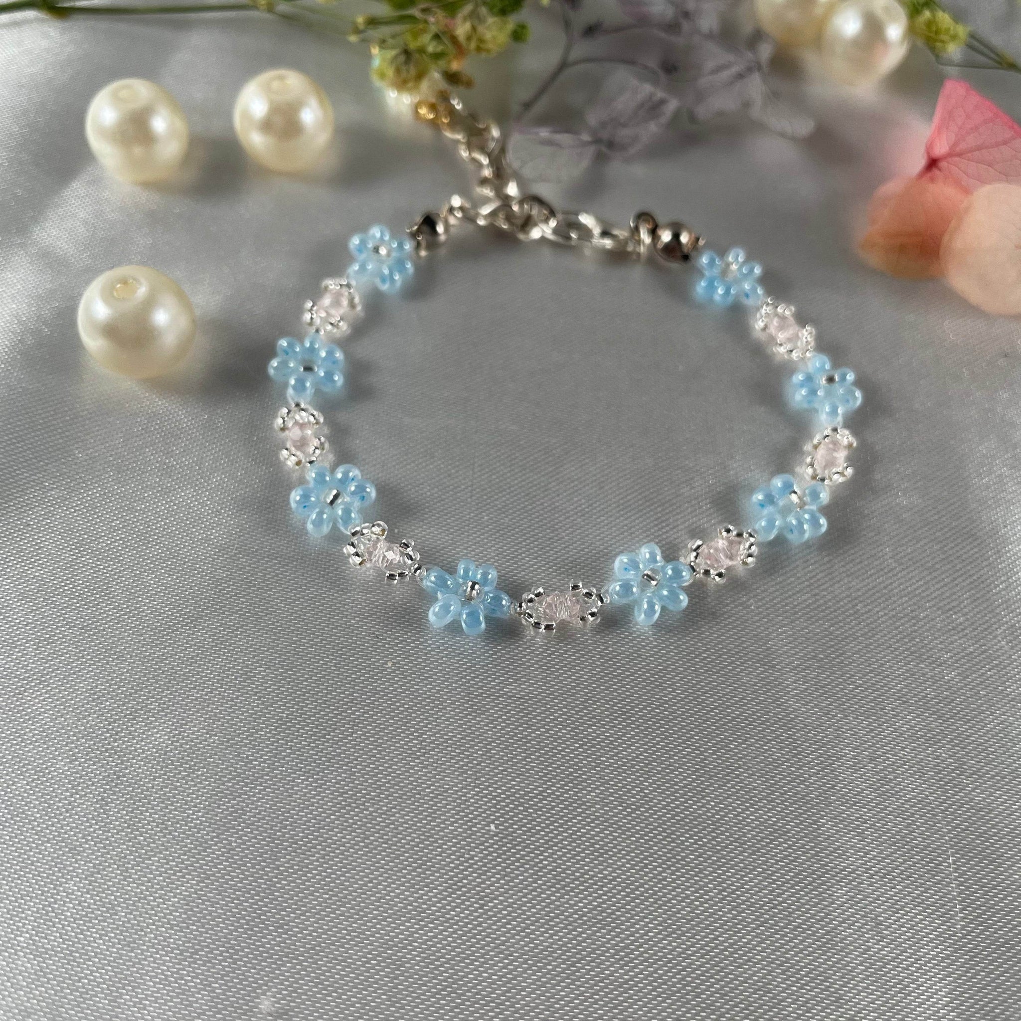 Daisy Flowers bracelet Rondella Crystal | Light Pink Crystal Light Blue and Silver line seed beads - Fatatun