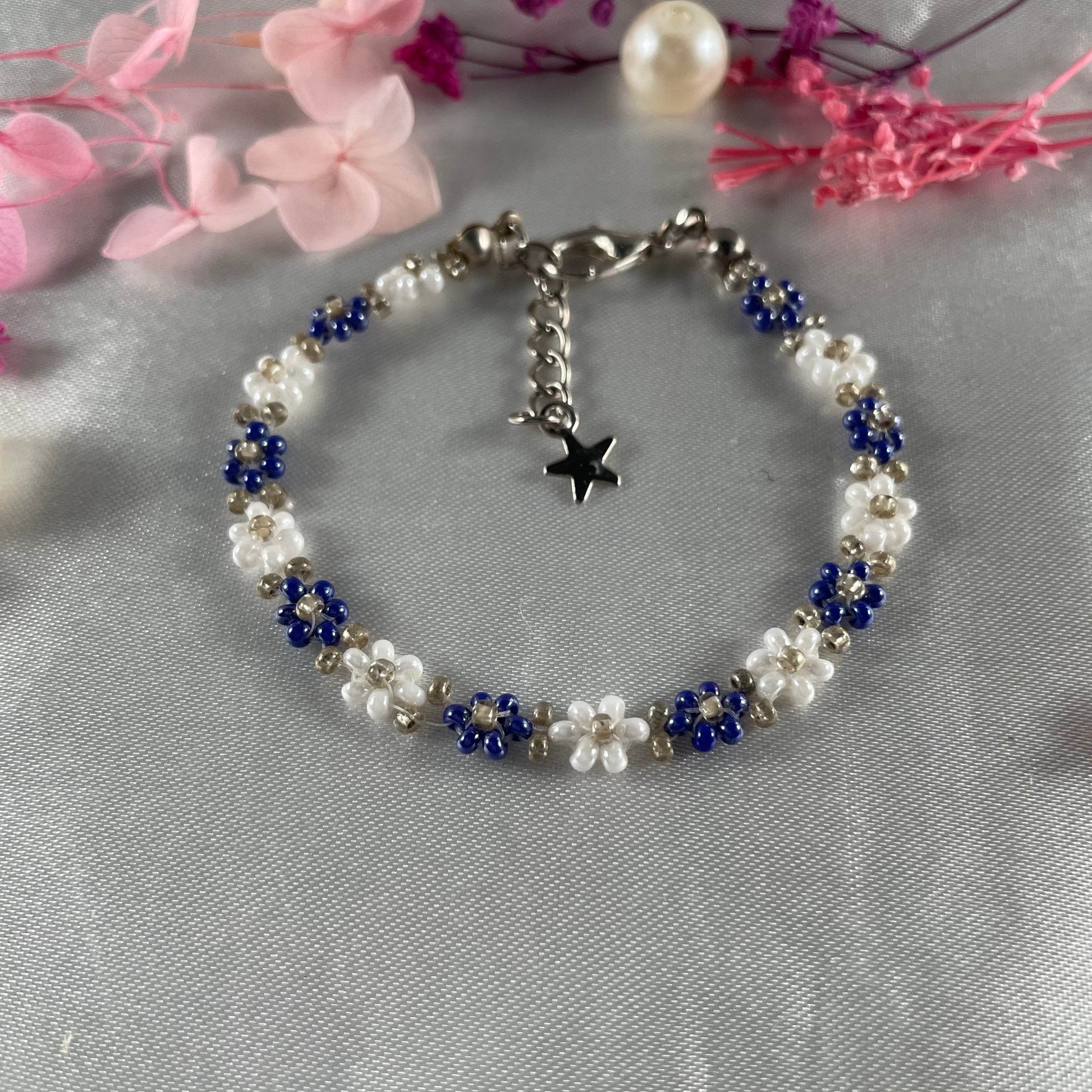 Daisy Flowers bracelet | Navy blue, White with Golden seed bead finishing - Fatatun