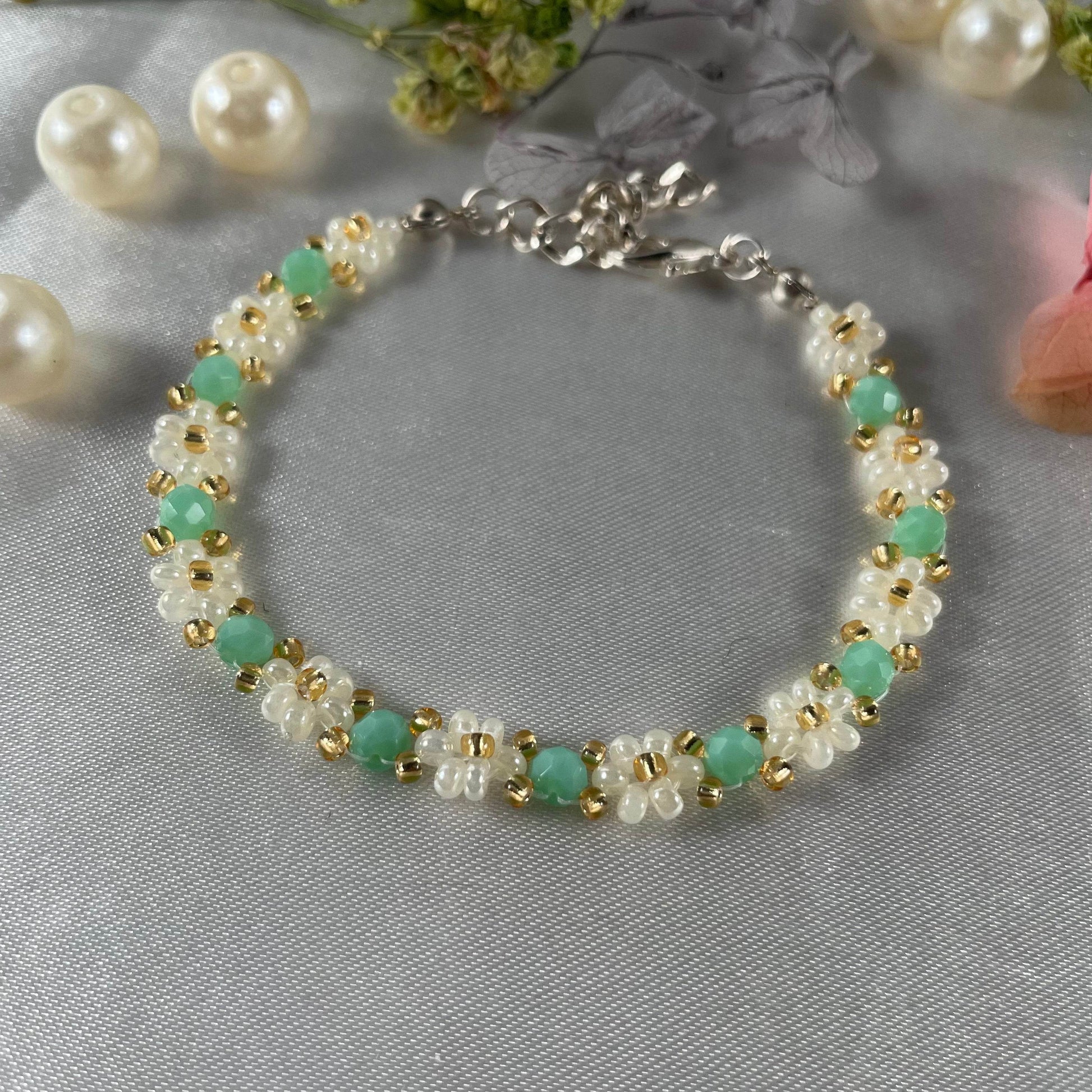 Daisy Flowers bracelet Crystal Ocean Green, Off-White & Golden seed beads - Fatatun