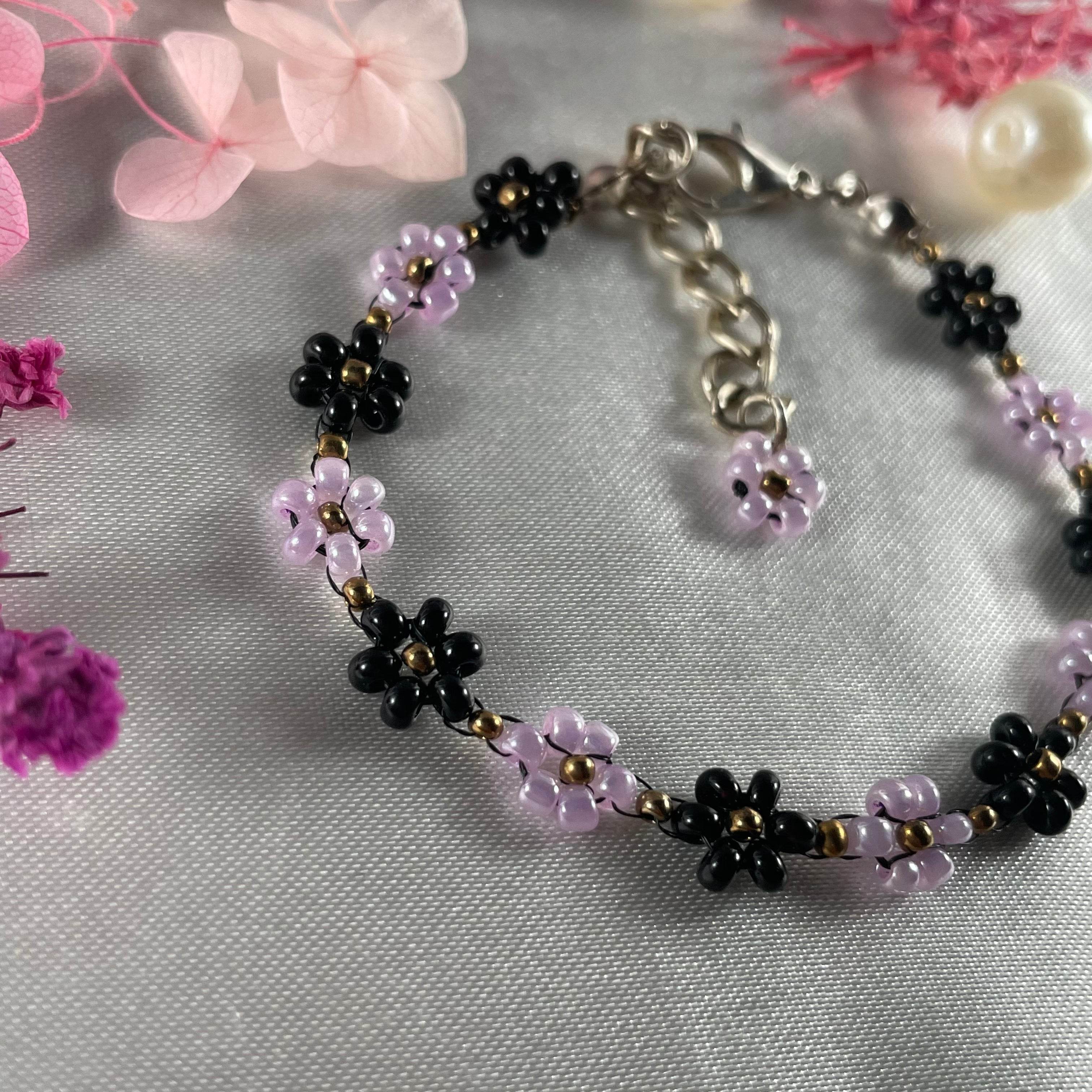 Daisy Flowers bracelet, made with Pastel purple and Black Colour, Golden bead finishing - Fatatun