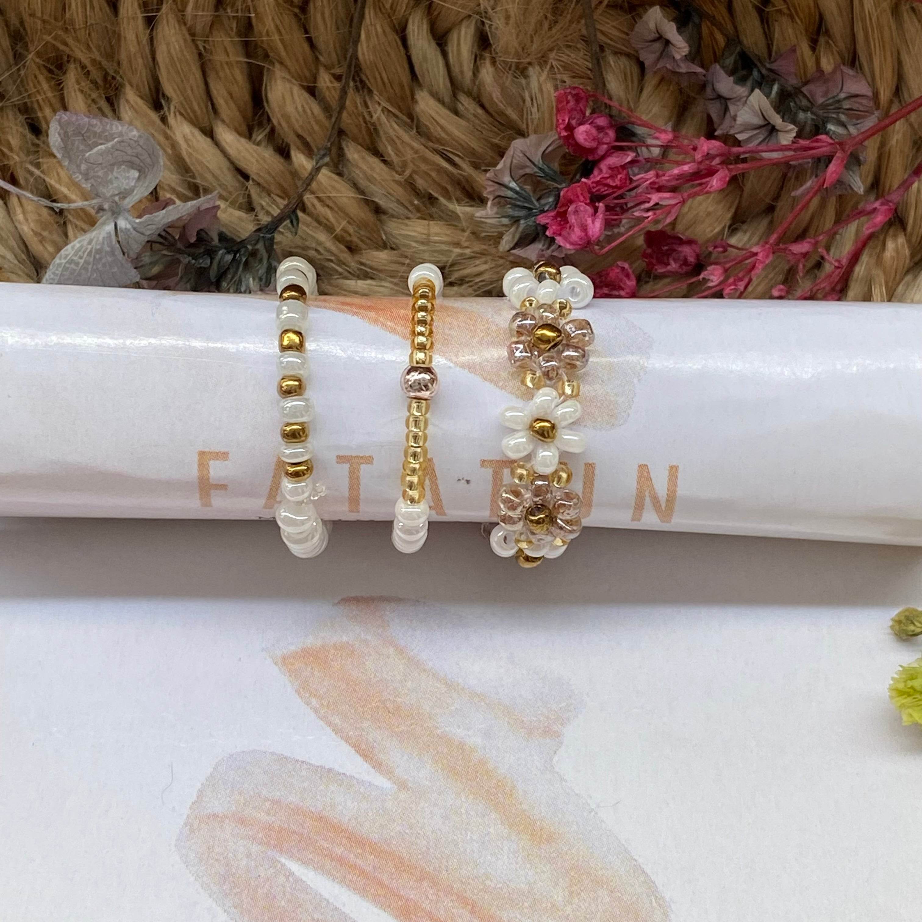 Golden and white daisy flower rings set of 3 - Fatatun