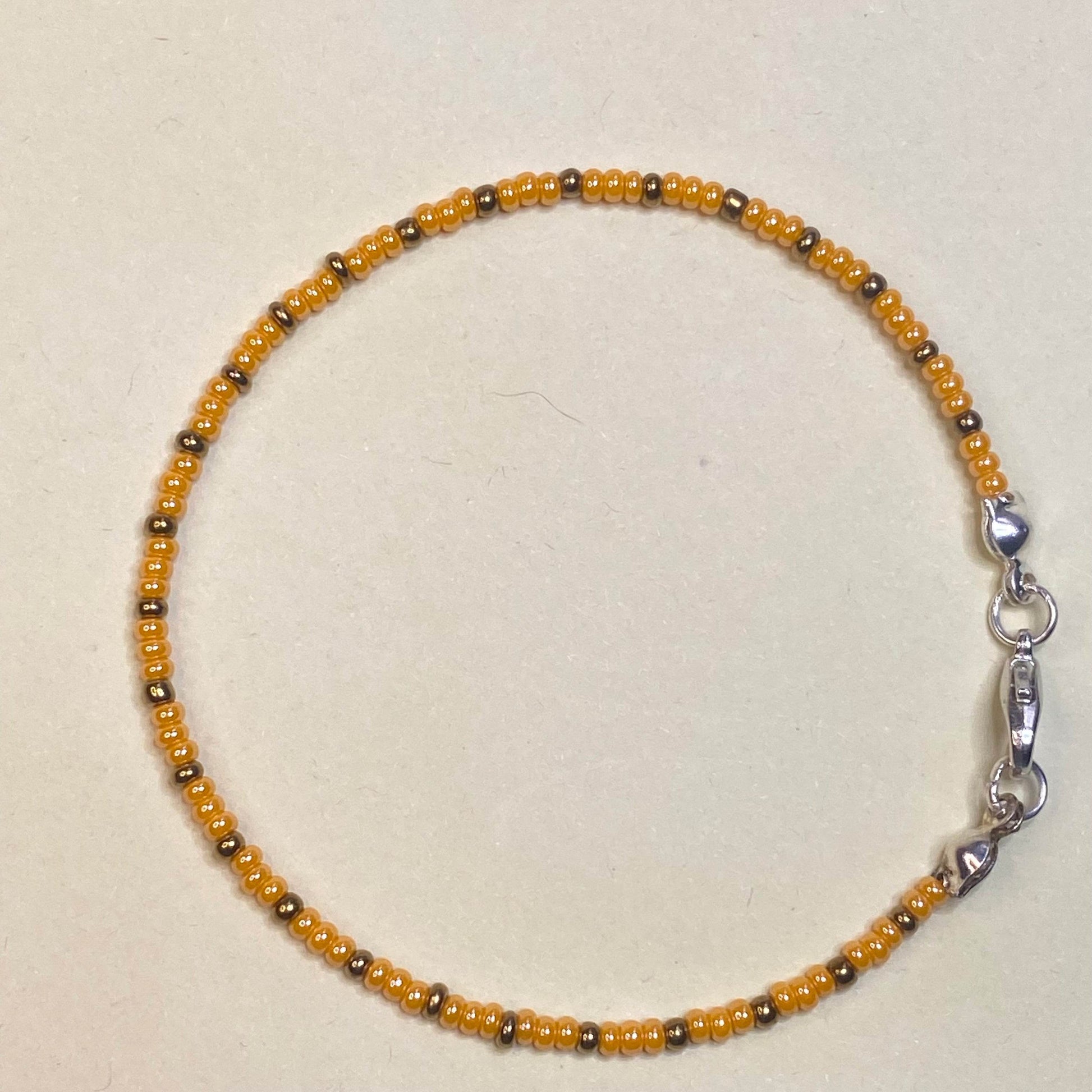 Minimal Seed Beads bracelet | Note its single line - Fatatun