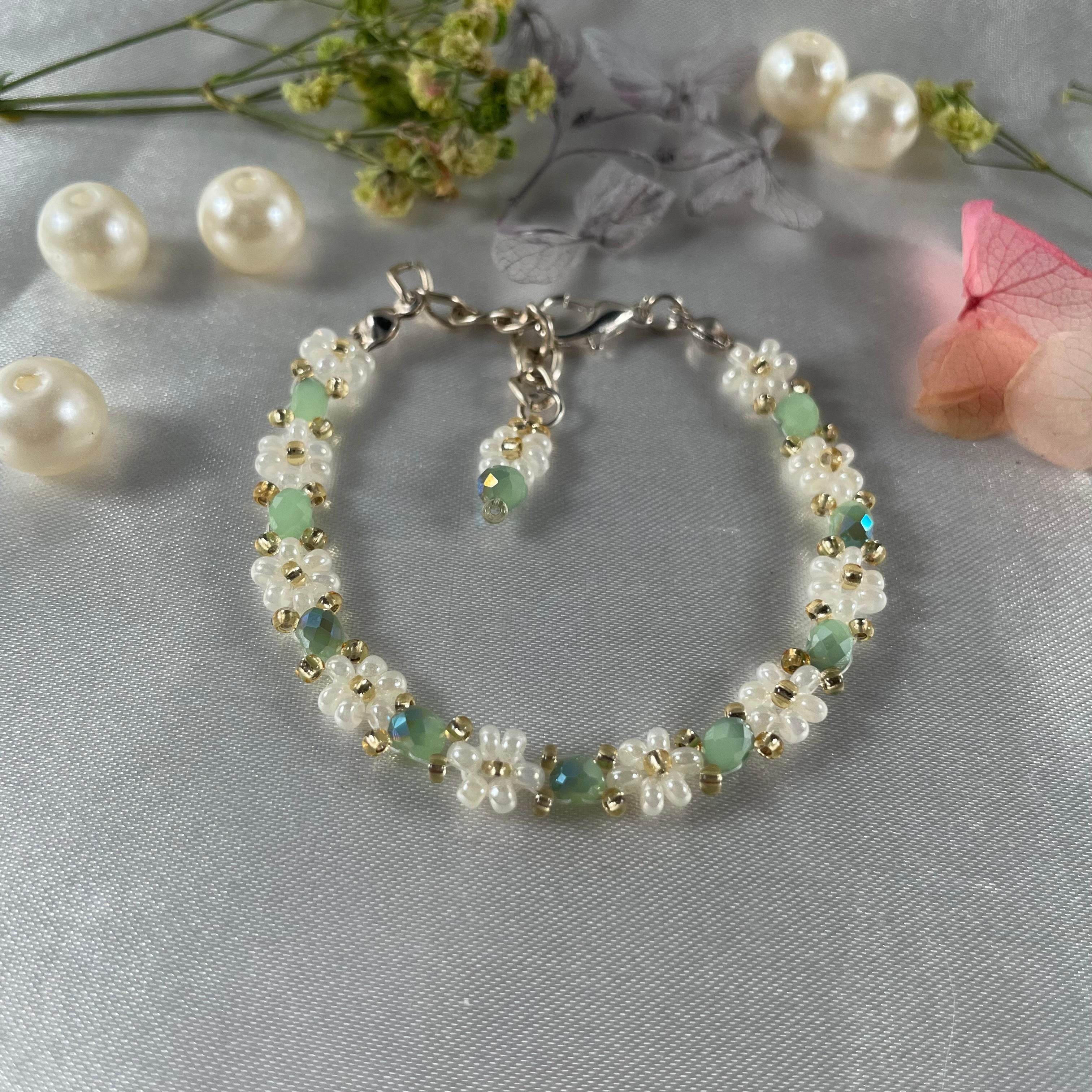 Daisy Flowers bracelet Rondella Crystal | Dual shade Ocean Green, Off-White and Golden seed beads - Fatatun