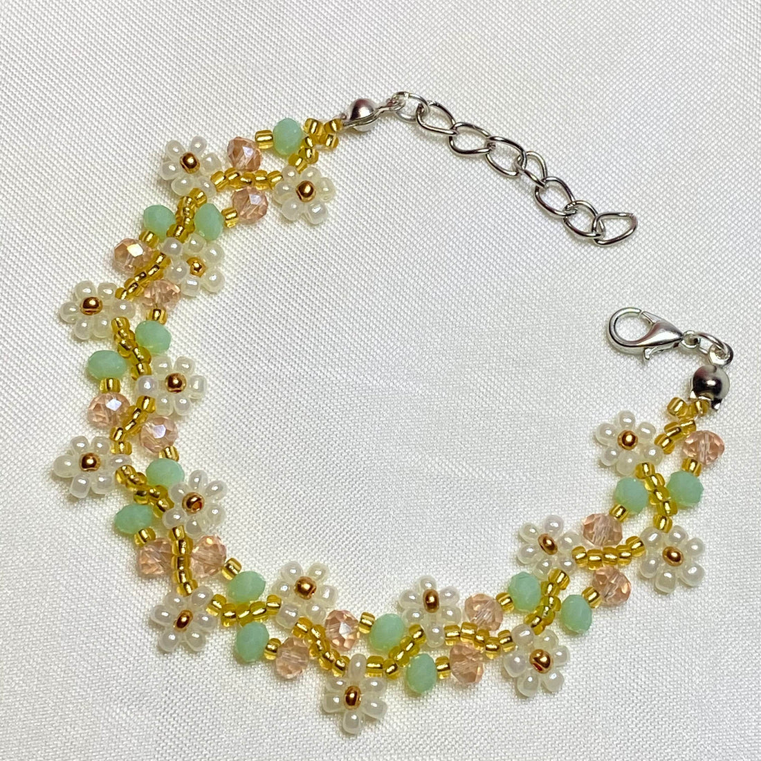 Daisy flowers Bracelet | Pastel green with peach | Double Daisy Design - Fatatun
