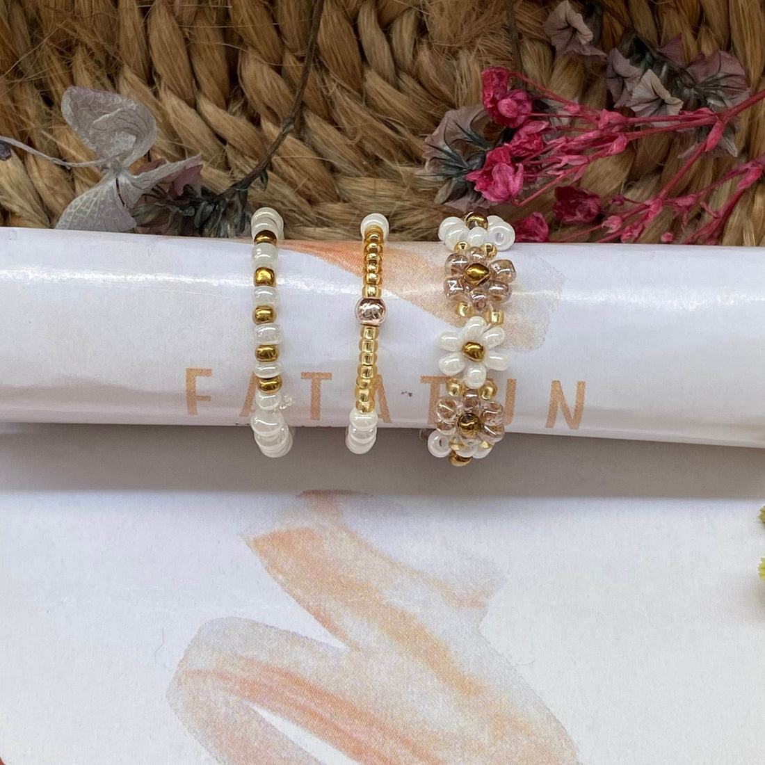 Golden and white daisy flower rings set of 3 - Fatatun