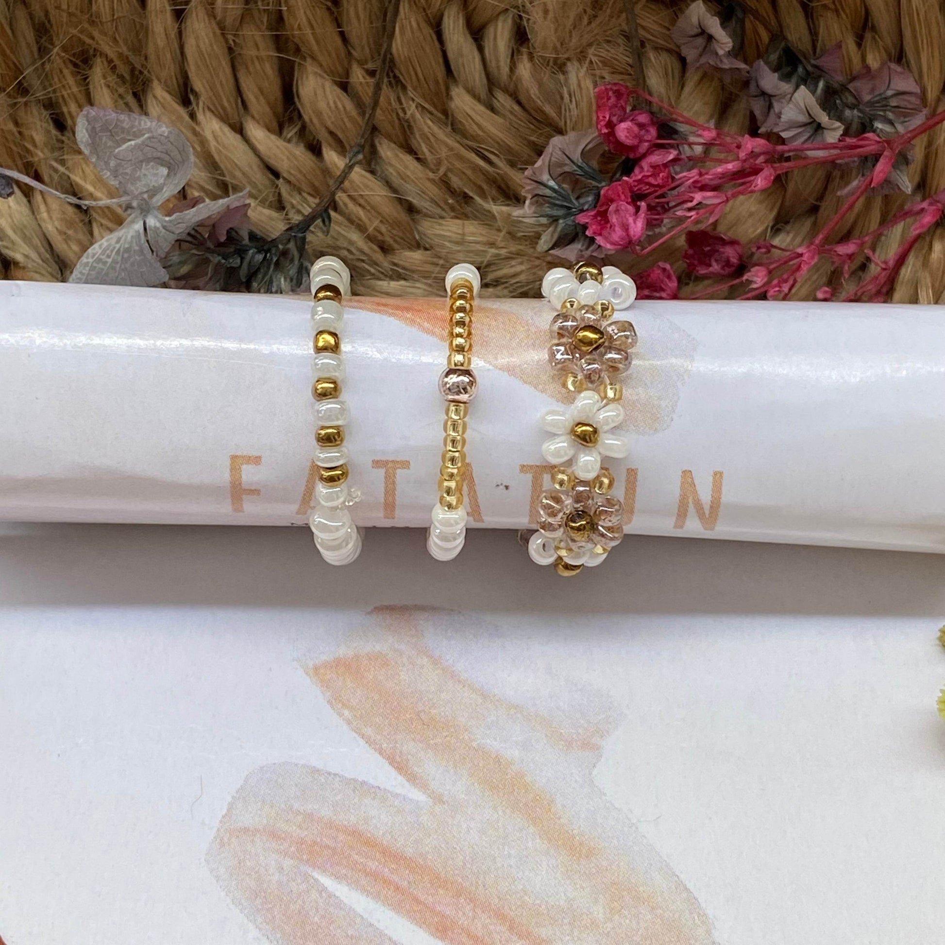 Golden and white daisy flower rings set of 3 - Fatatun