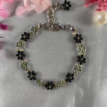 Daisy Flowers bracelet | Olive Green and Black with Golden seed bead finishing - Fatatun