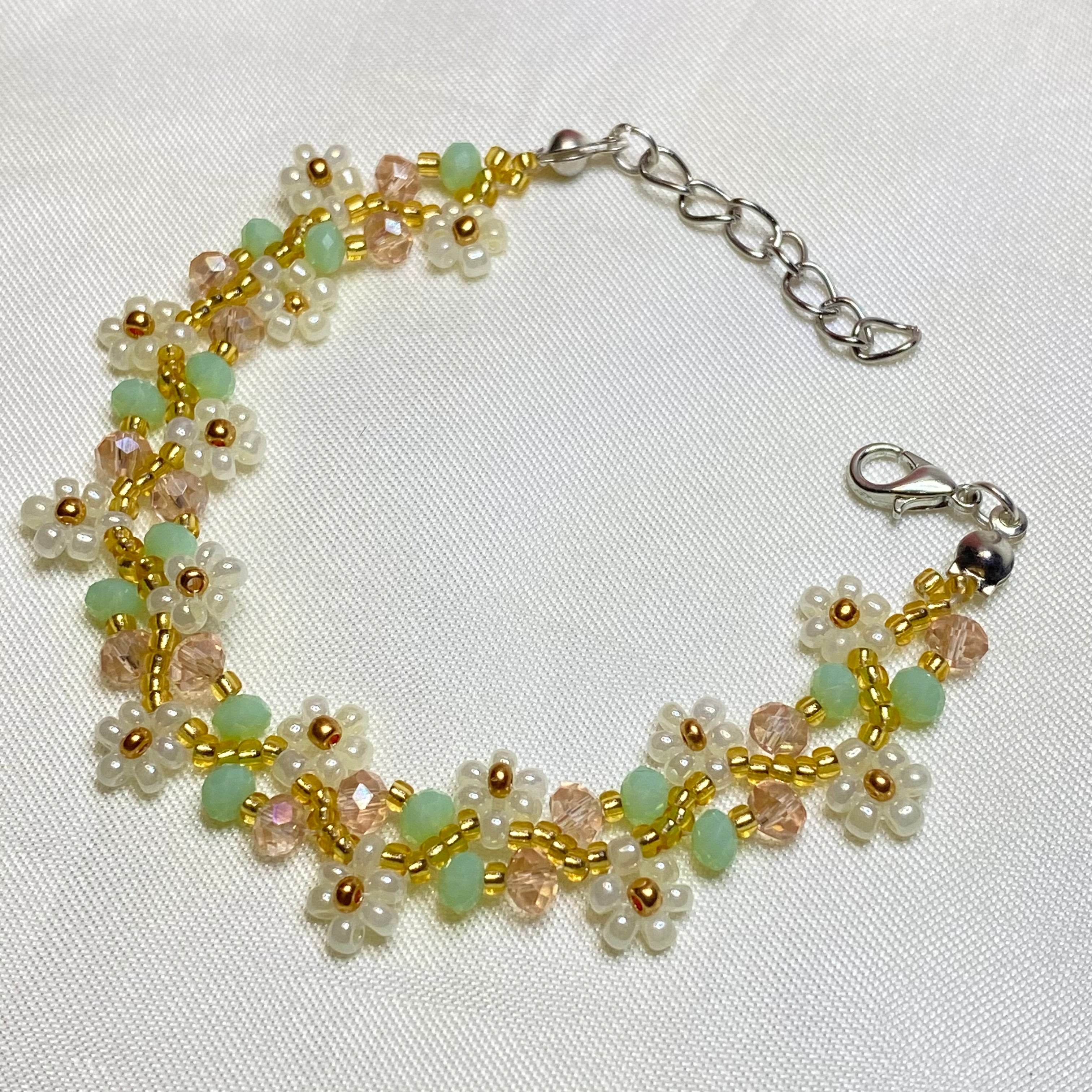Daisy flowers Bracelet | Pastel green with peach | Double Daisy Design - Fatatun