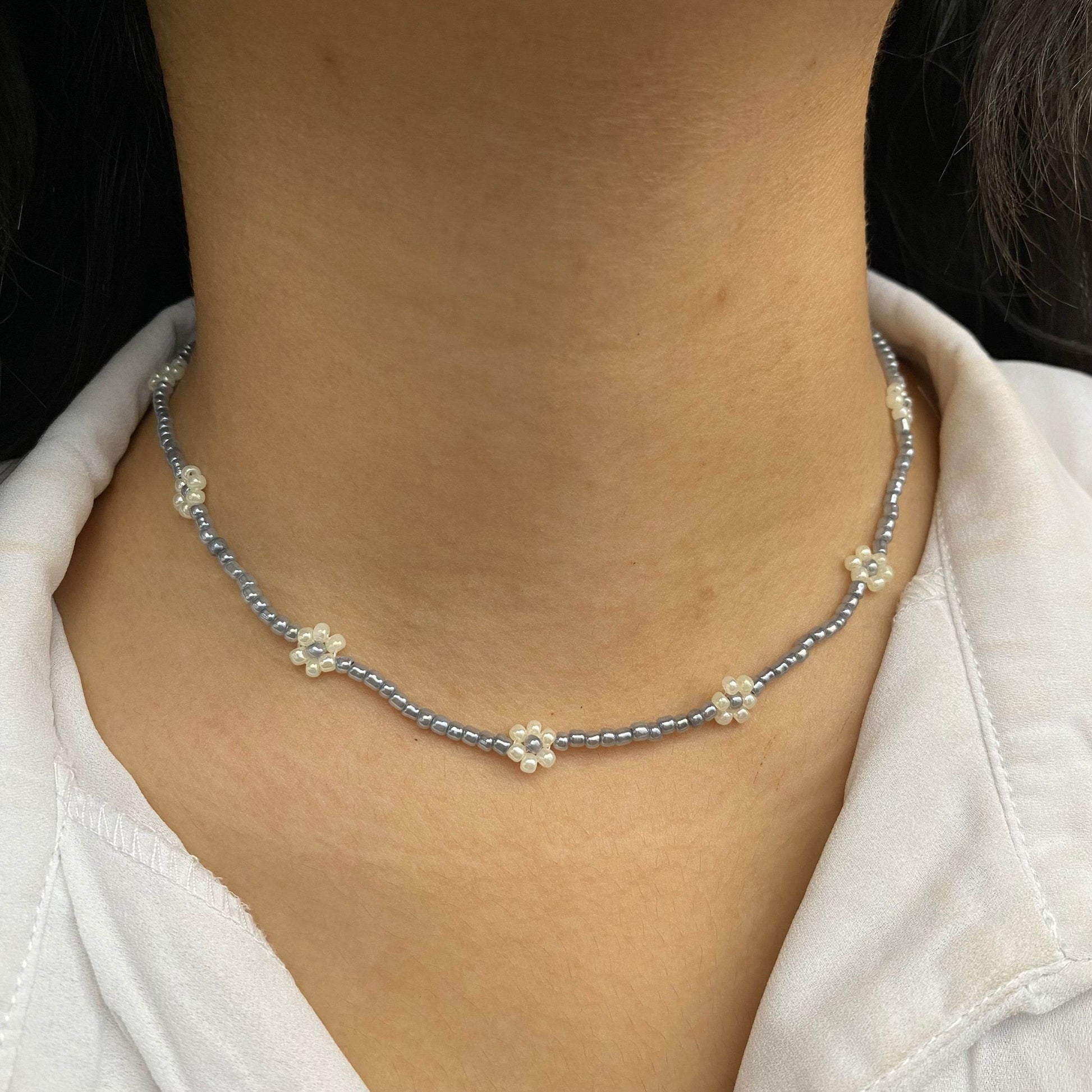 Daisy choker | Daisy beaded chain | Made with japaanee seed beads - Fatatun