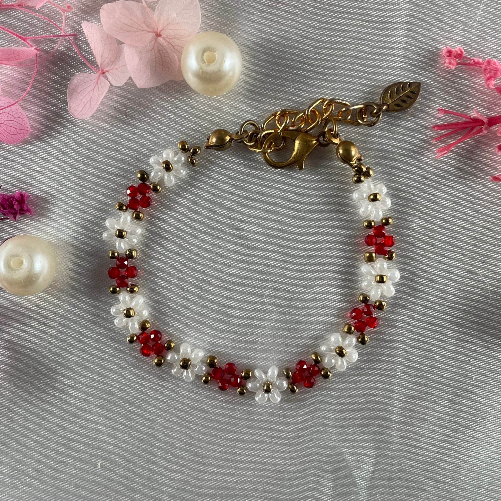 Daisy Flowers bracelet, made with Red and white golden bead finishing - Fatatun