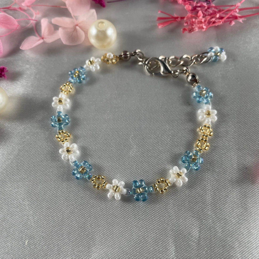 Daisy Flowers bracelet, made with Sea blue, white and Golden Seed beads Finishing - Fatatun