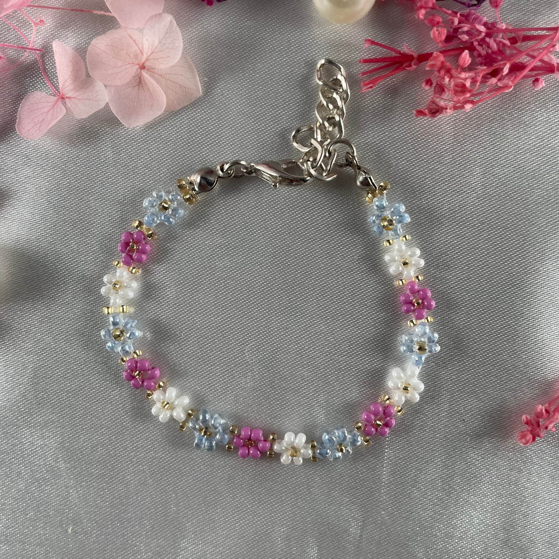 Daisy Flowers bracelet, made with Pastel Pink , Light Blue, White Colour, Golden bead finishing - Fatatun