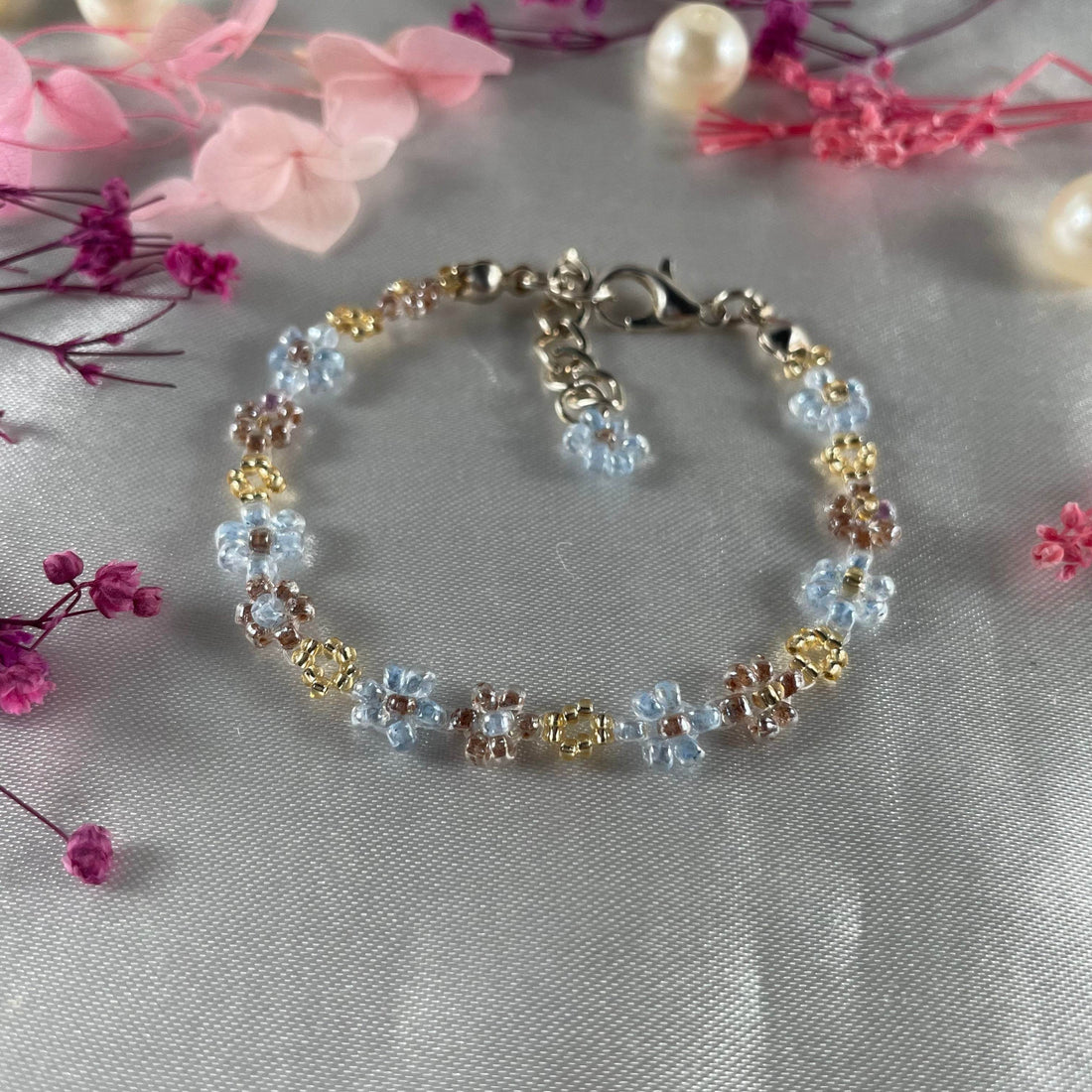 Daisy Flowers bracelet | pastel Blue, Light brown, golden finish - Fatatun