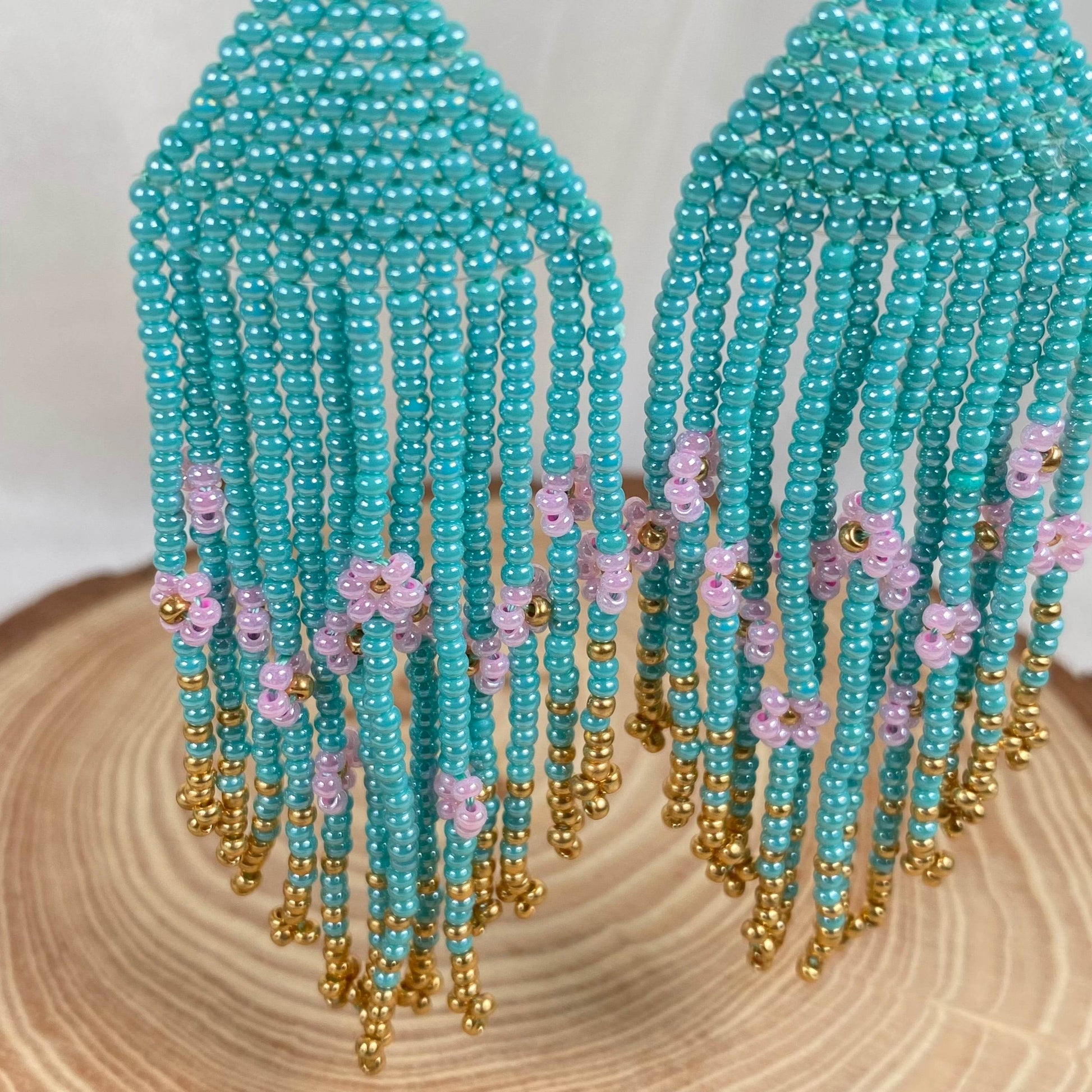 Fringe earrings made with seed beads sea green and pink daisy design | Handmade - Fatatun