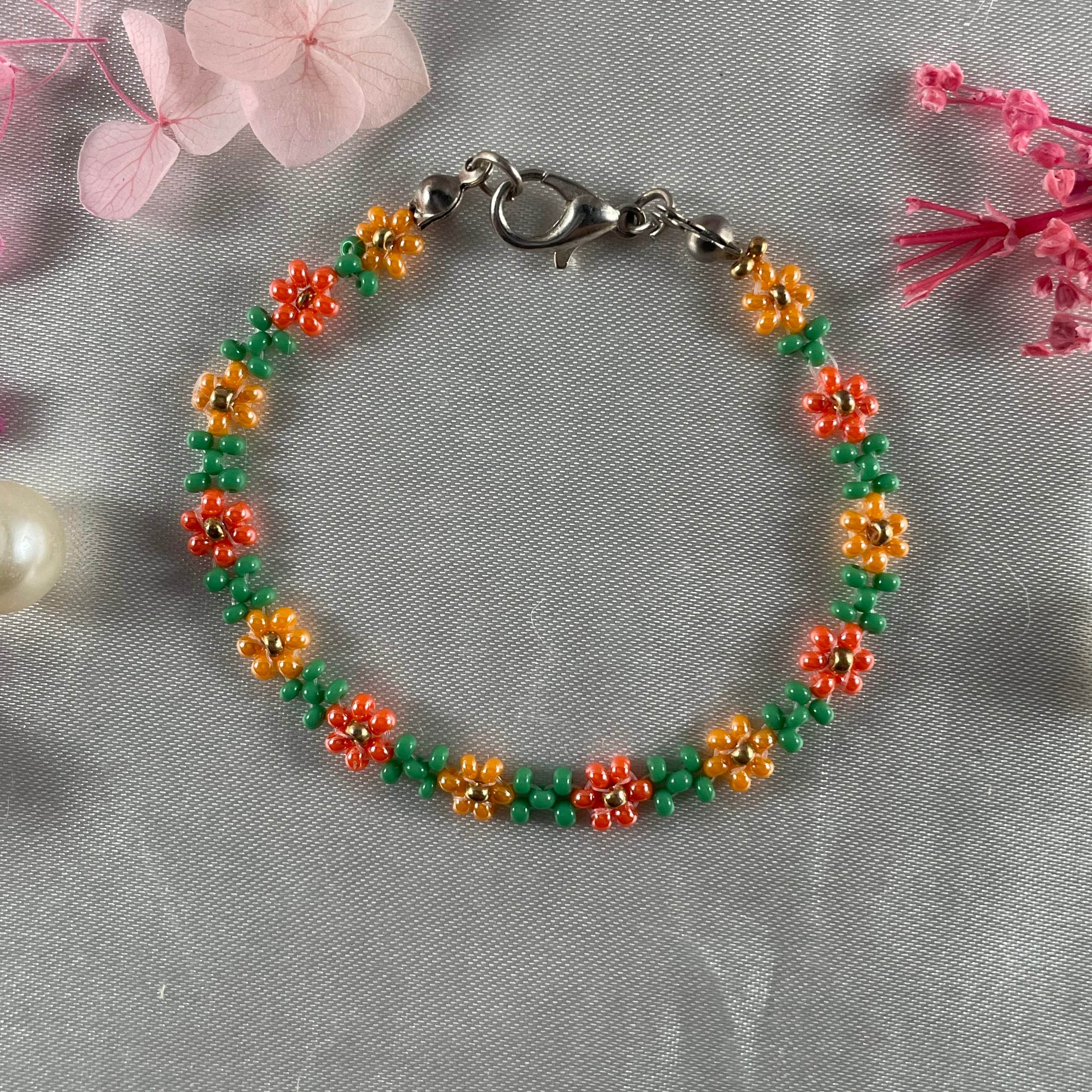 Daisy Flowers bracelet, made with 3 Colours Daisy’s design golden bead finishing - Fatatun