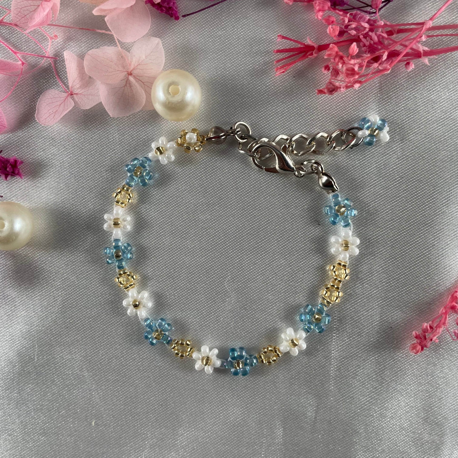 Daisy Flowers bracelet, made with Sea blue, white and Golden Seed beads Finishing - Fatatun