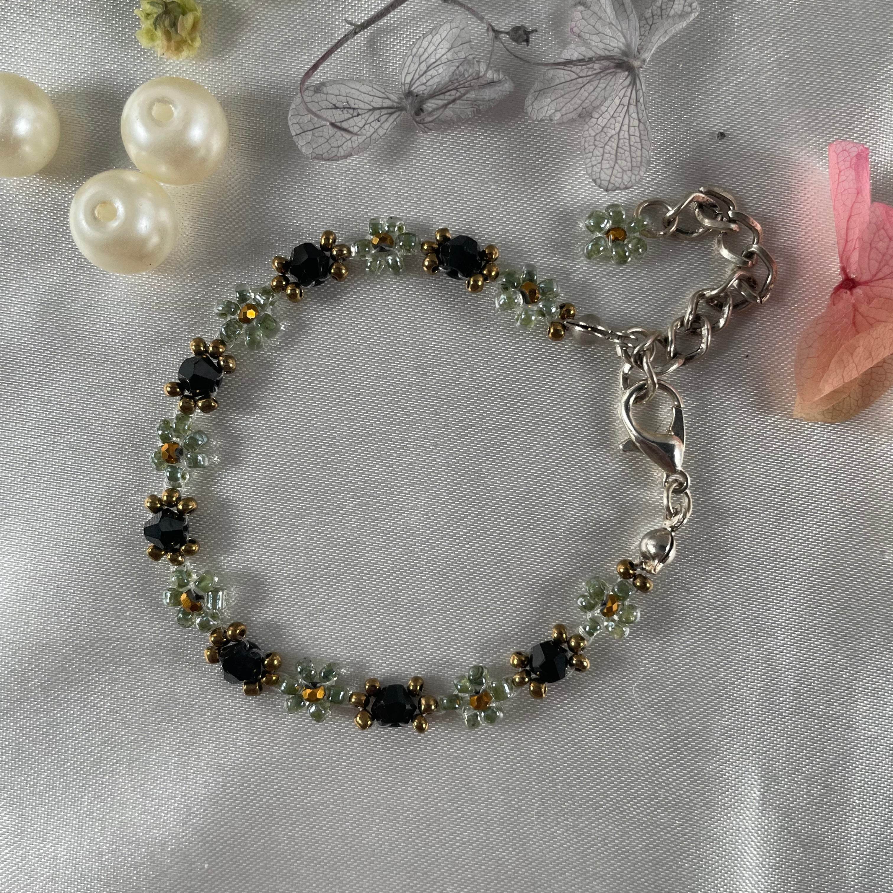 Daisy Flowers bracelet| colour Black Bicon Crystal and olive green, golden beads - Fatatun