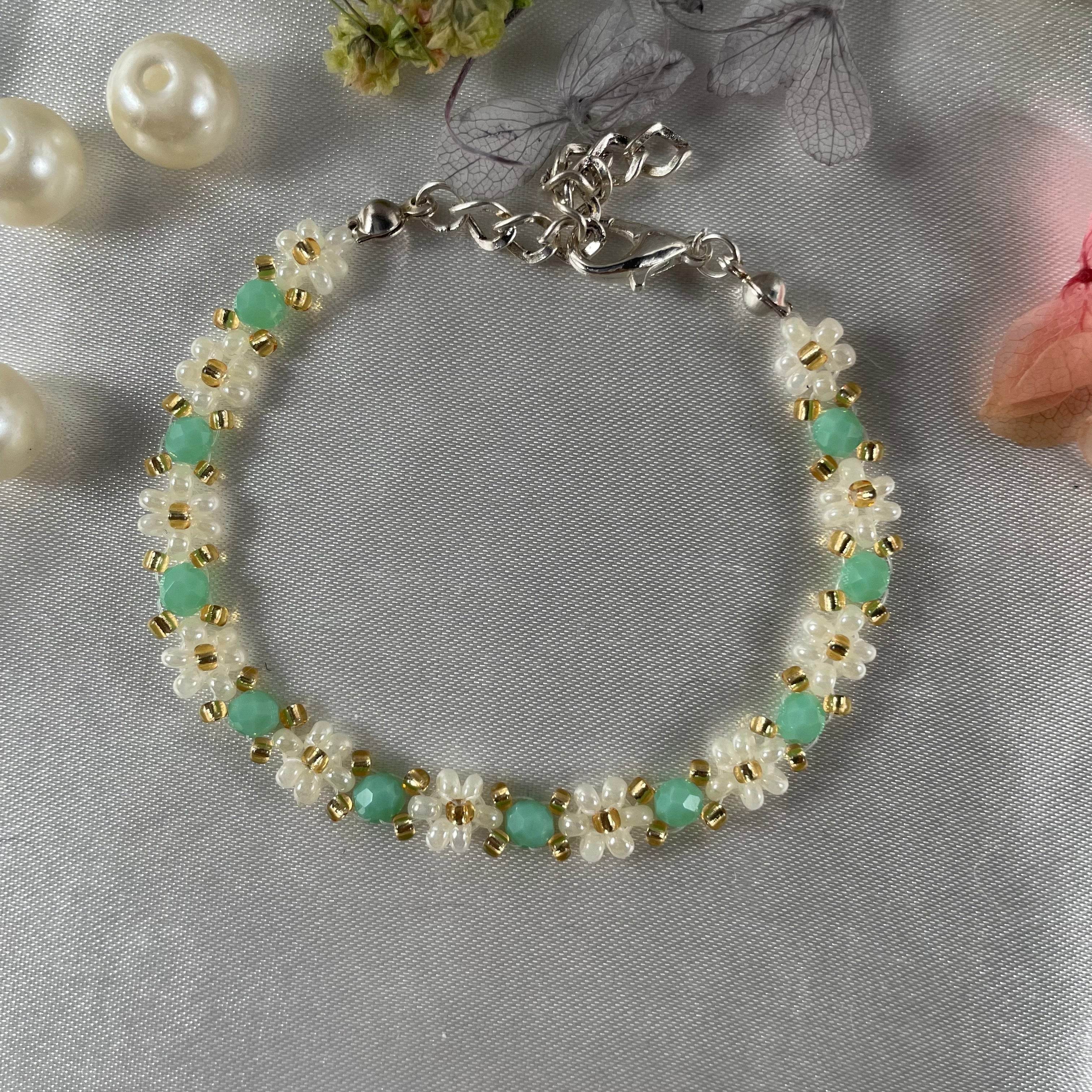 Daisy Flowers bracelet Crystal Ocean Green, Off-White & Golden seed beads - Fatatun