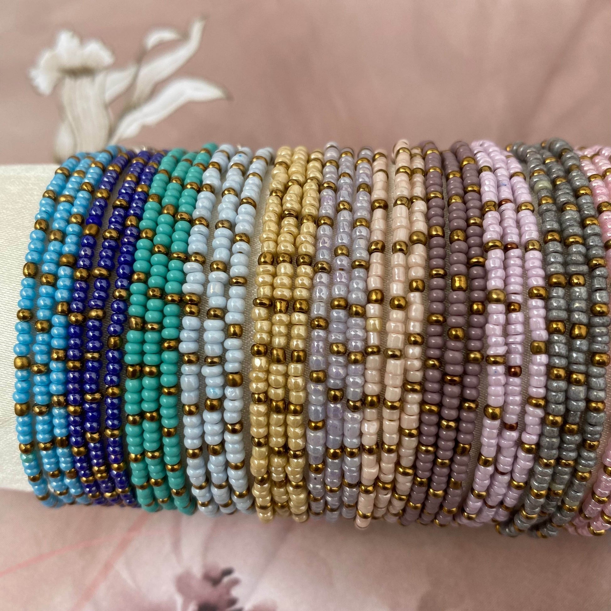 Minimal Seed Beads bracelet | Note its single line - Fatatun