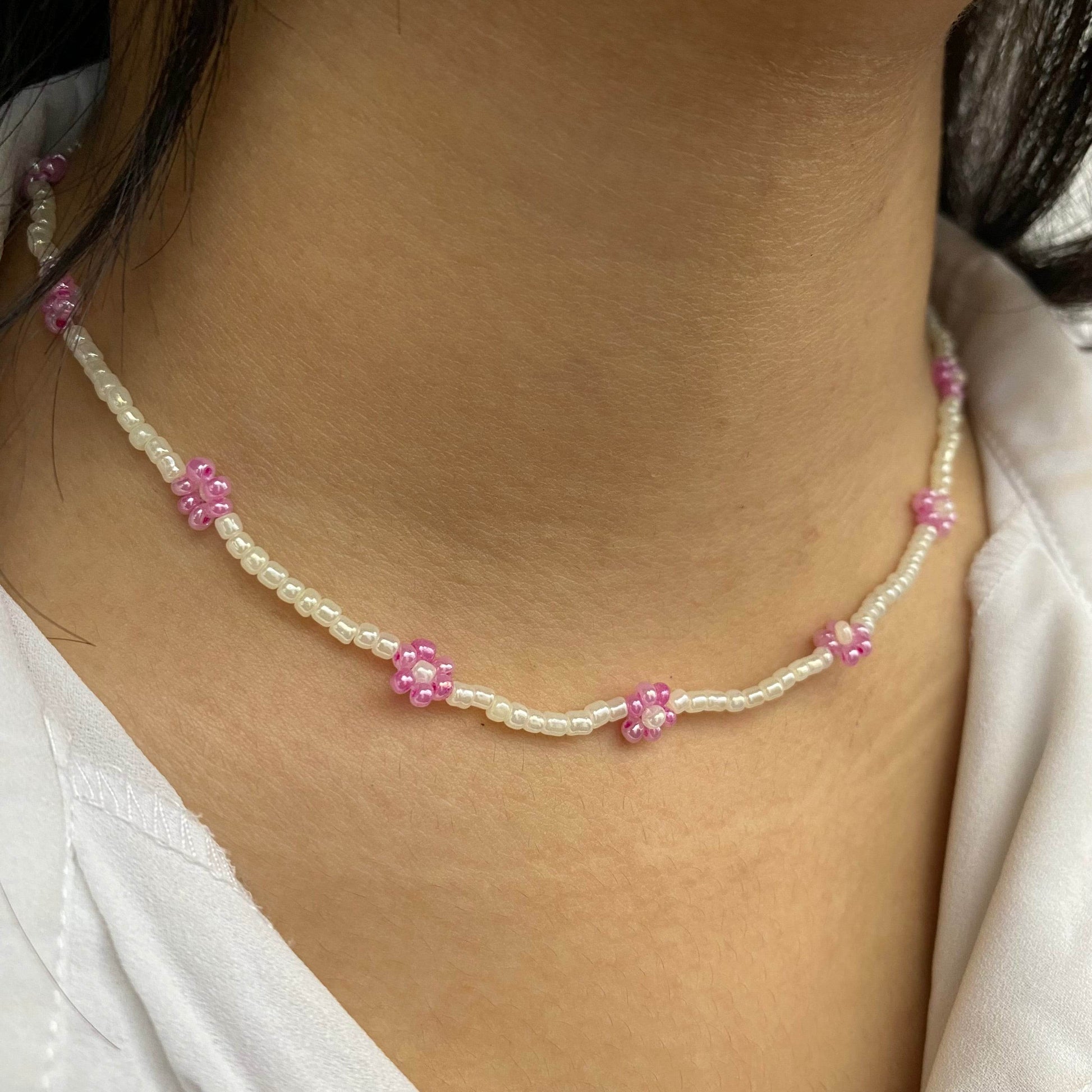 Daisy choker | Daisy beaded chain | Made with japaanee seed beads - Fatatun