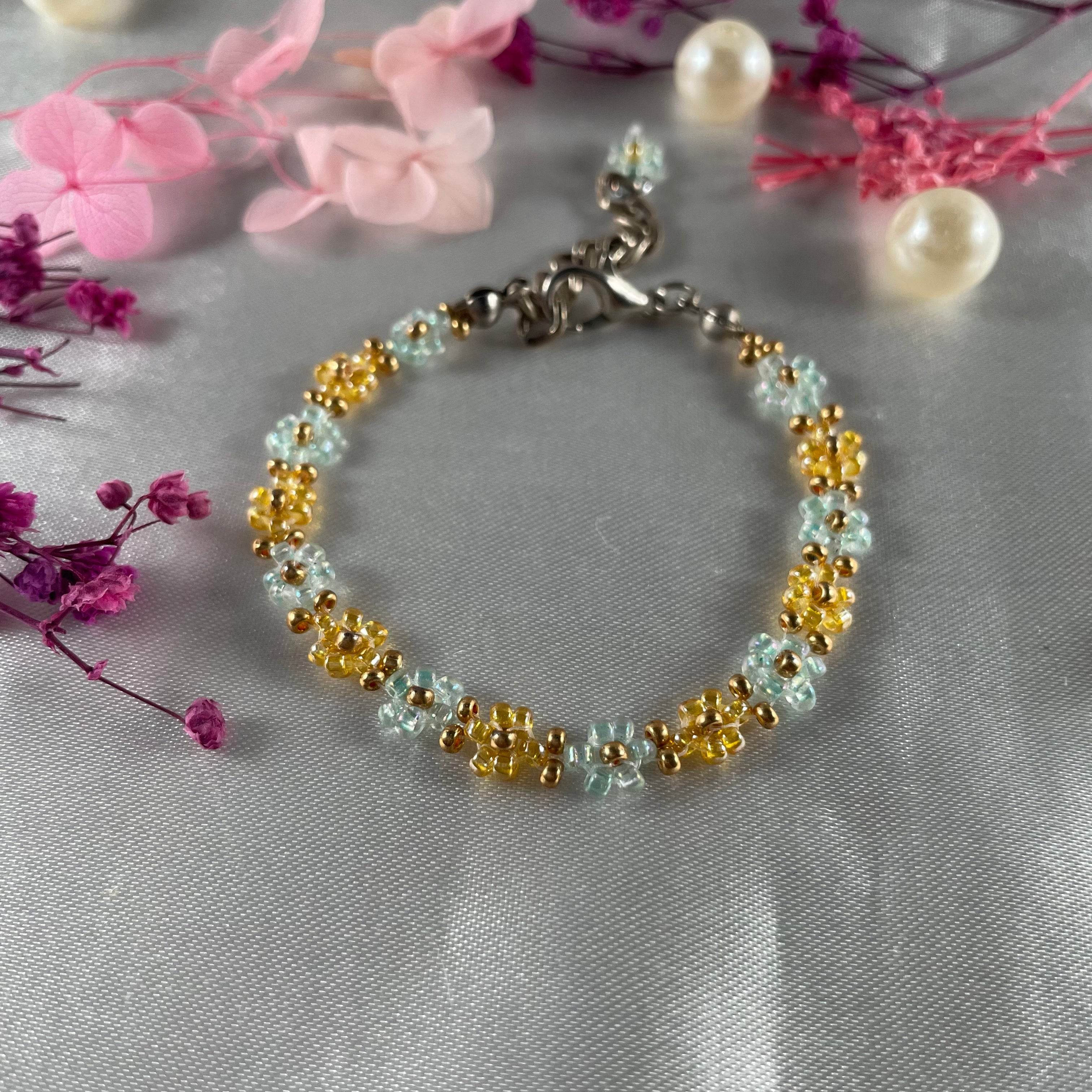 Daisy Flowers bracelet, Golden and Light green with Golden seed bead - Fatatun