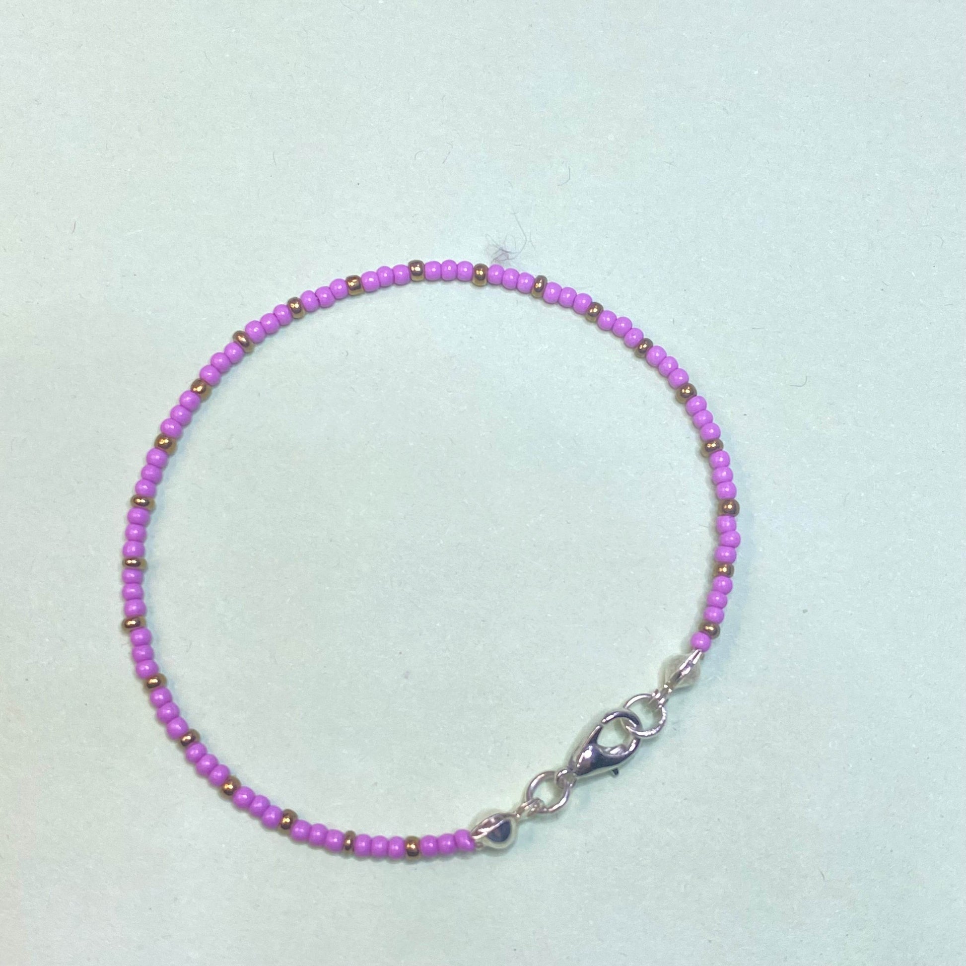 Minimal Seed Beads bracelet | Note its single line - Fatatun