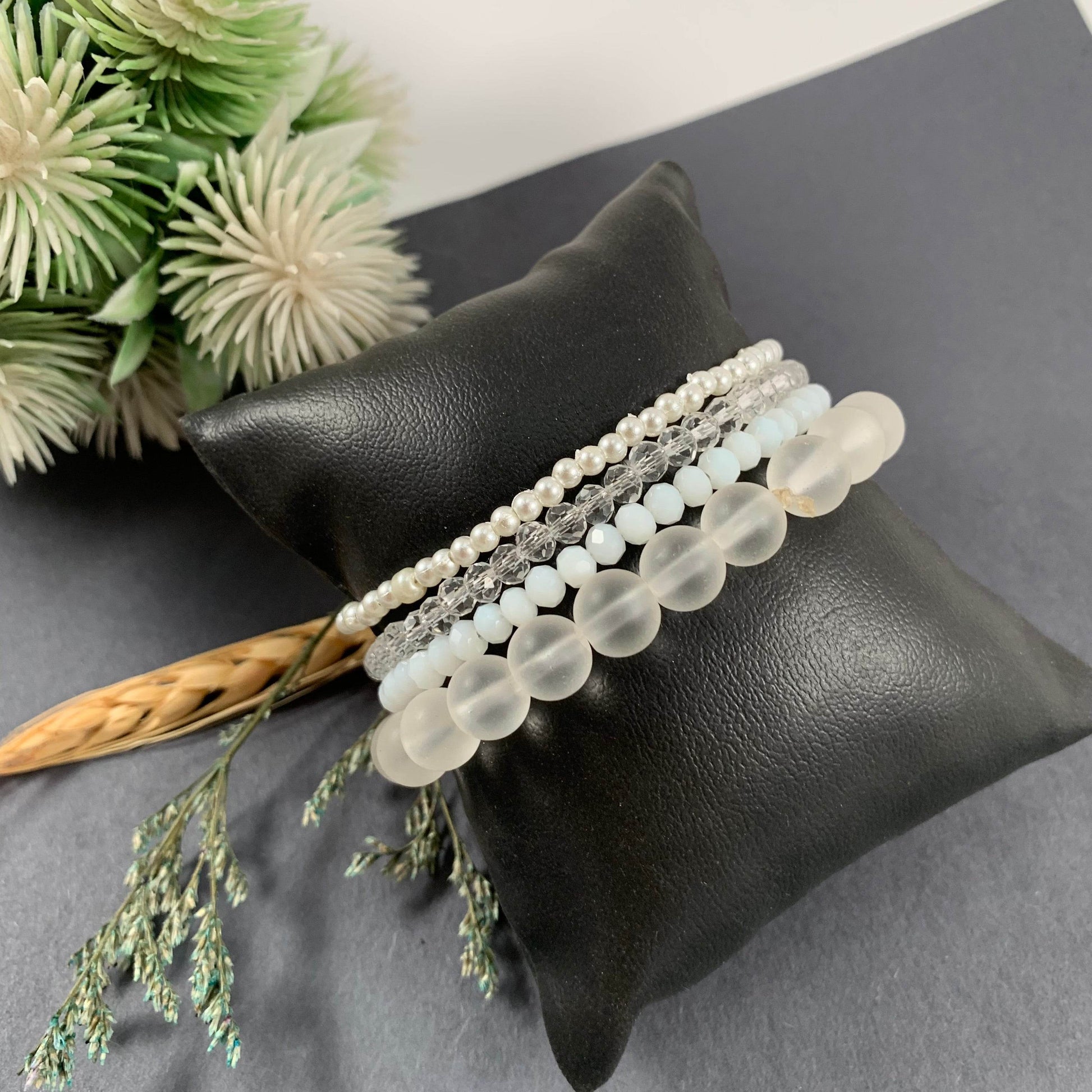 stack bracelets Glass, Crystal, seed beads Set of 4 ( multiple colours ) - Fatatun