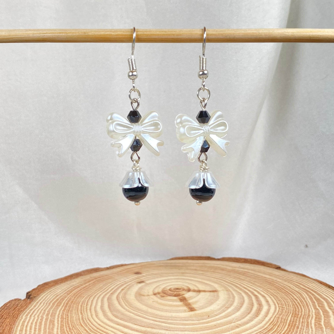 Bow Design earrings | Handmade - Fatatun